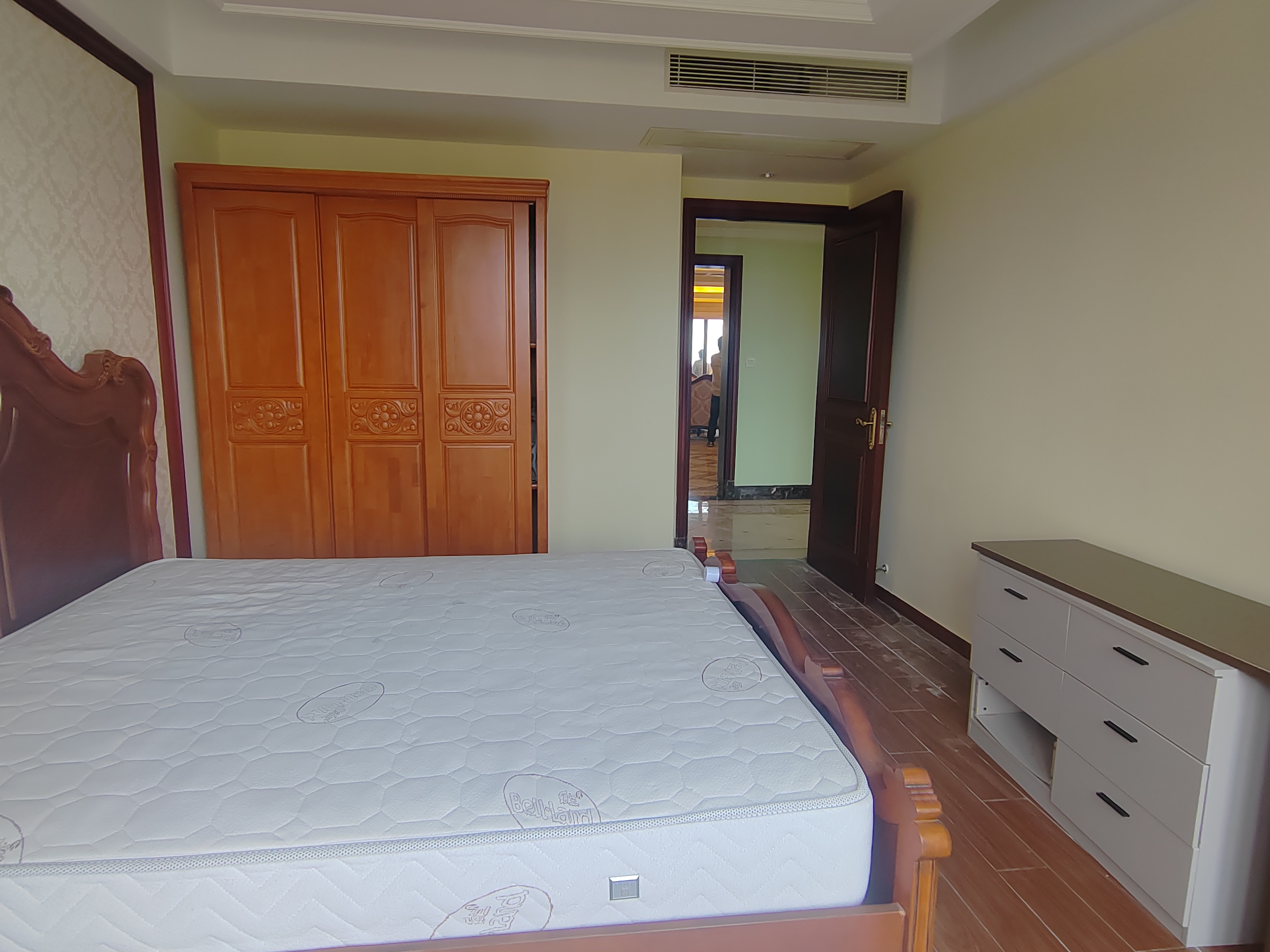 海口湾1号 4室2厅1卫 650.0万 海口湾1号 4室2厅1卫 650.0万客厅