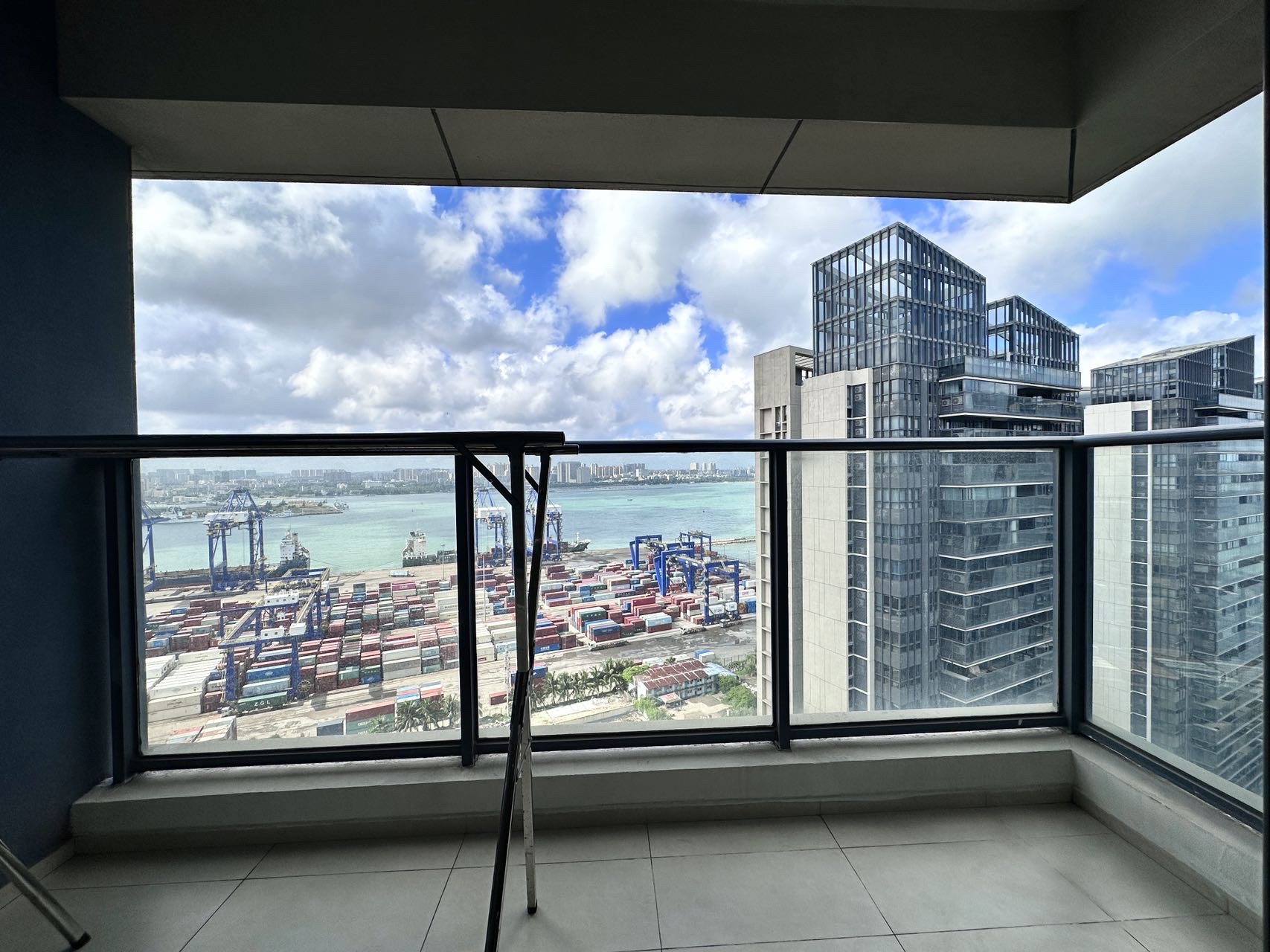 保利中央海岸四期(淳境、淳域) 3室2厅1卫 200.0万 保利中央海岸四期(淳境、淳域) 3室2厅1卫 200.0万客厅