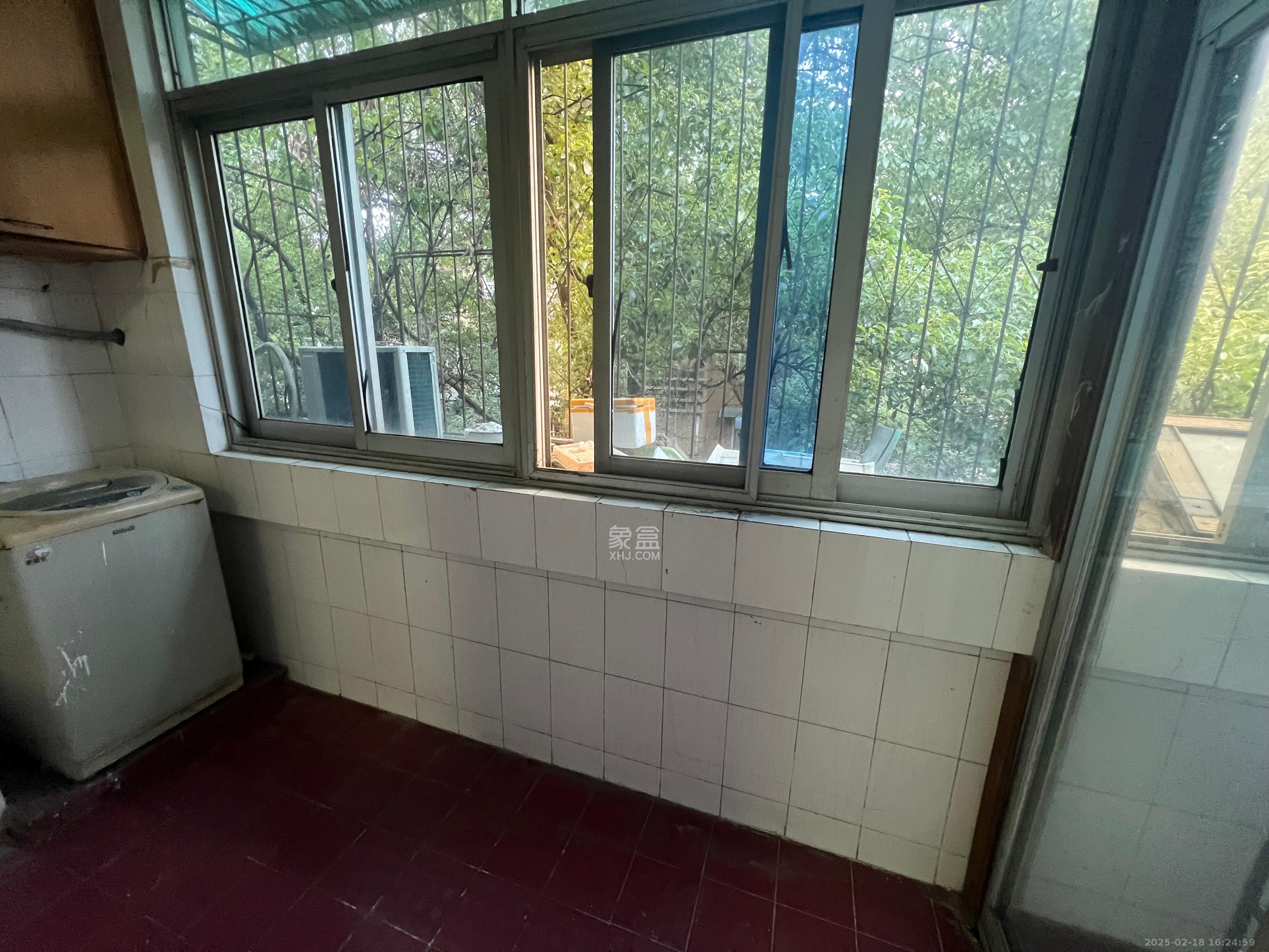 牛角塘社区 3室1厅1卫 1600.0元/月 牛角塘社区 3室1厅1卫 1600.0元/月室内图