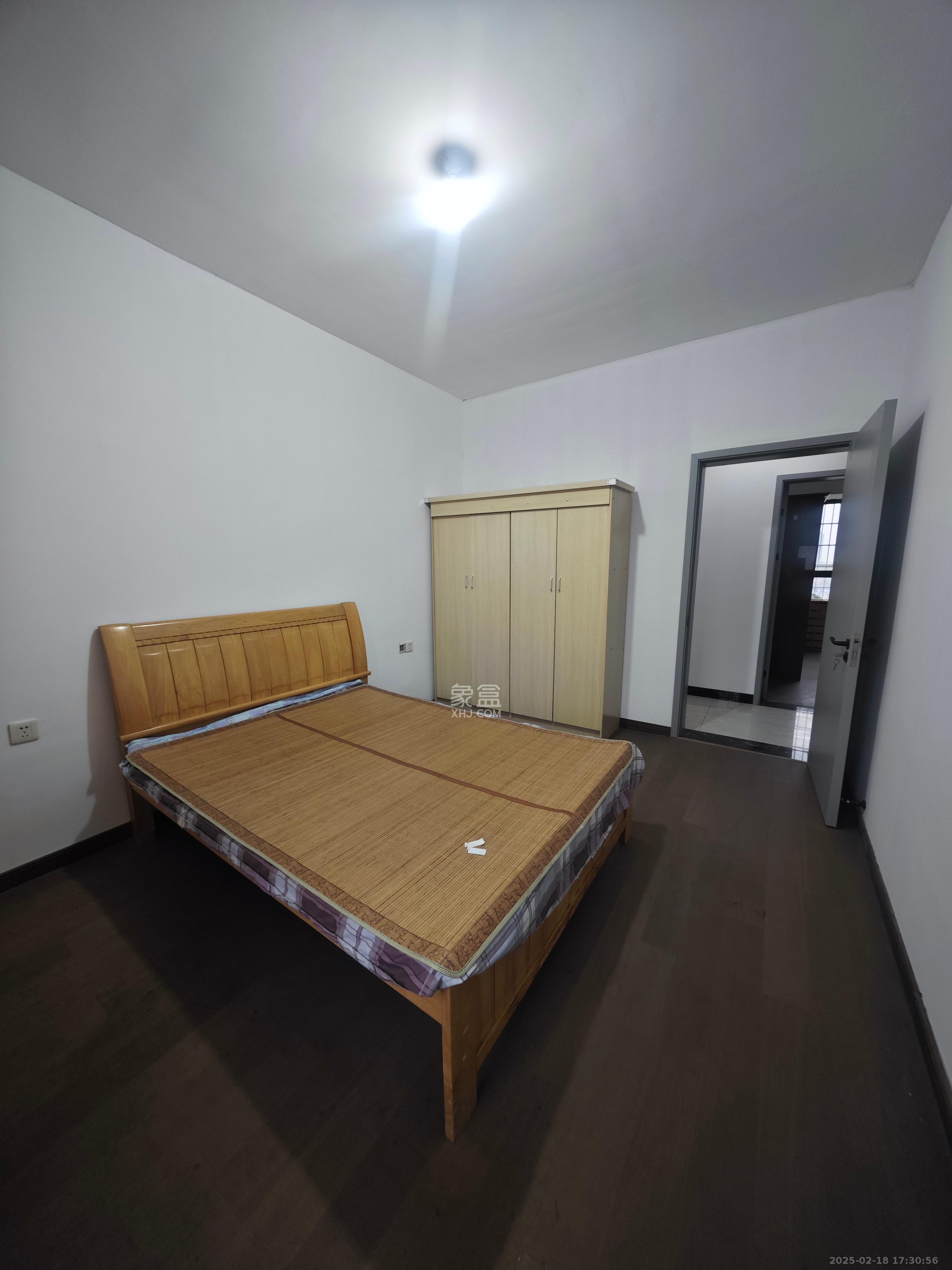 新城璟隽(麓华新城) 3室2厅2卫 1400.0元/月 新城璟隽(麓华新城) 3室2厅2卫 1400.0元/月室内图