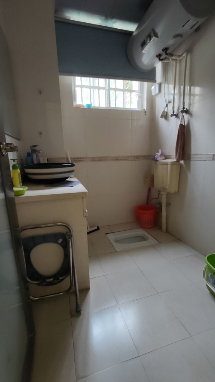 玉和花园三期 3室2厅2卫 136.0万 玉和花园三期 3室2厅2卫 136.0万客厅