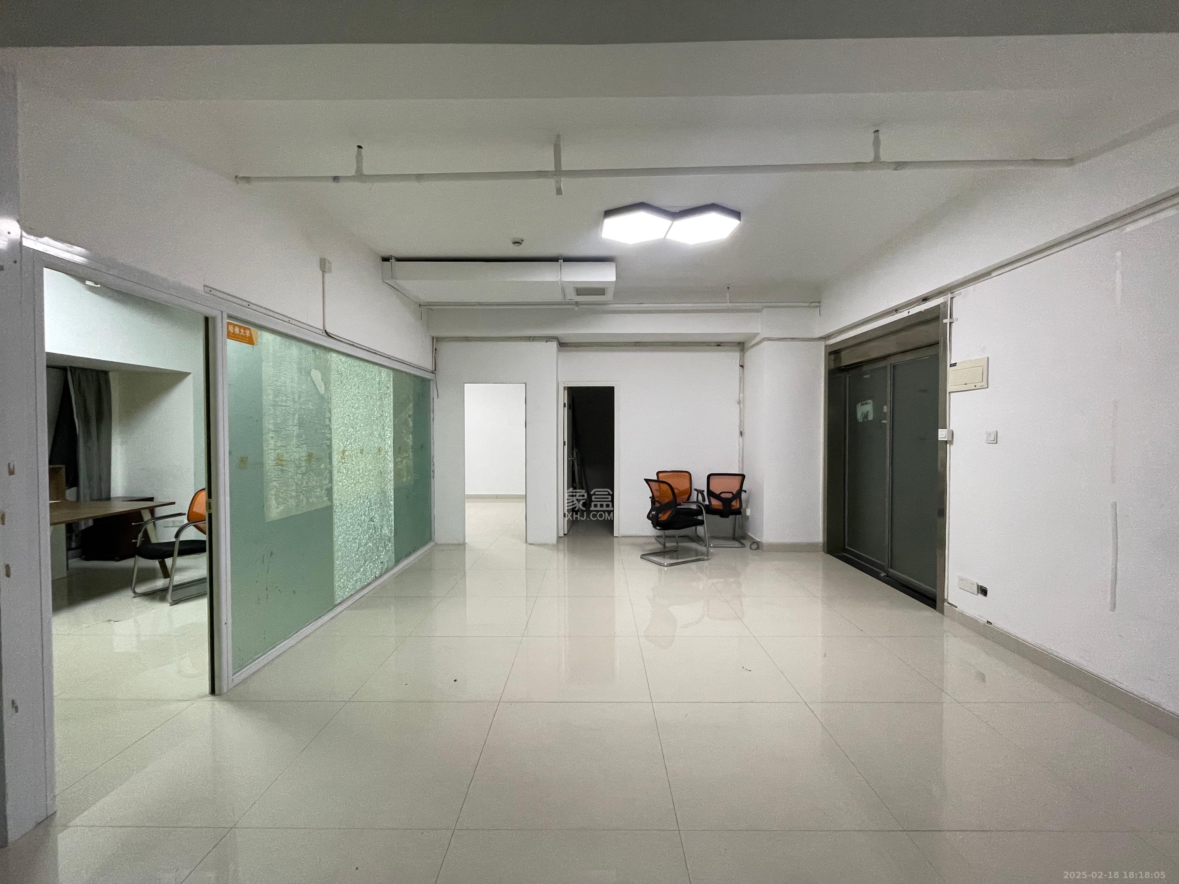 达美D6区   350.0㎡      20000.0元/月