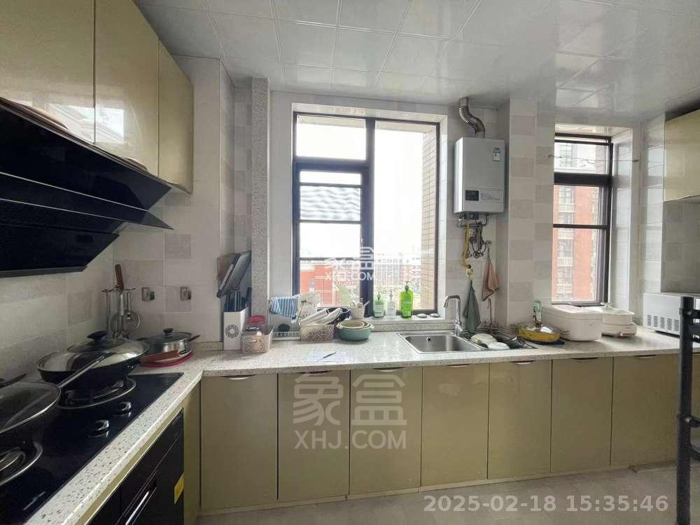 中泰财富湘江 3室2厅2卫 2300.0元/月 中泰财富湘江 3室2厅2卫 2300.0元/月室内图