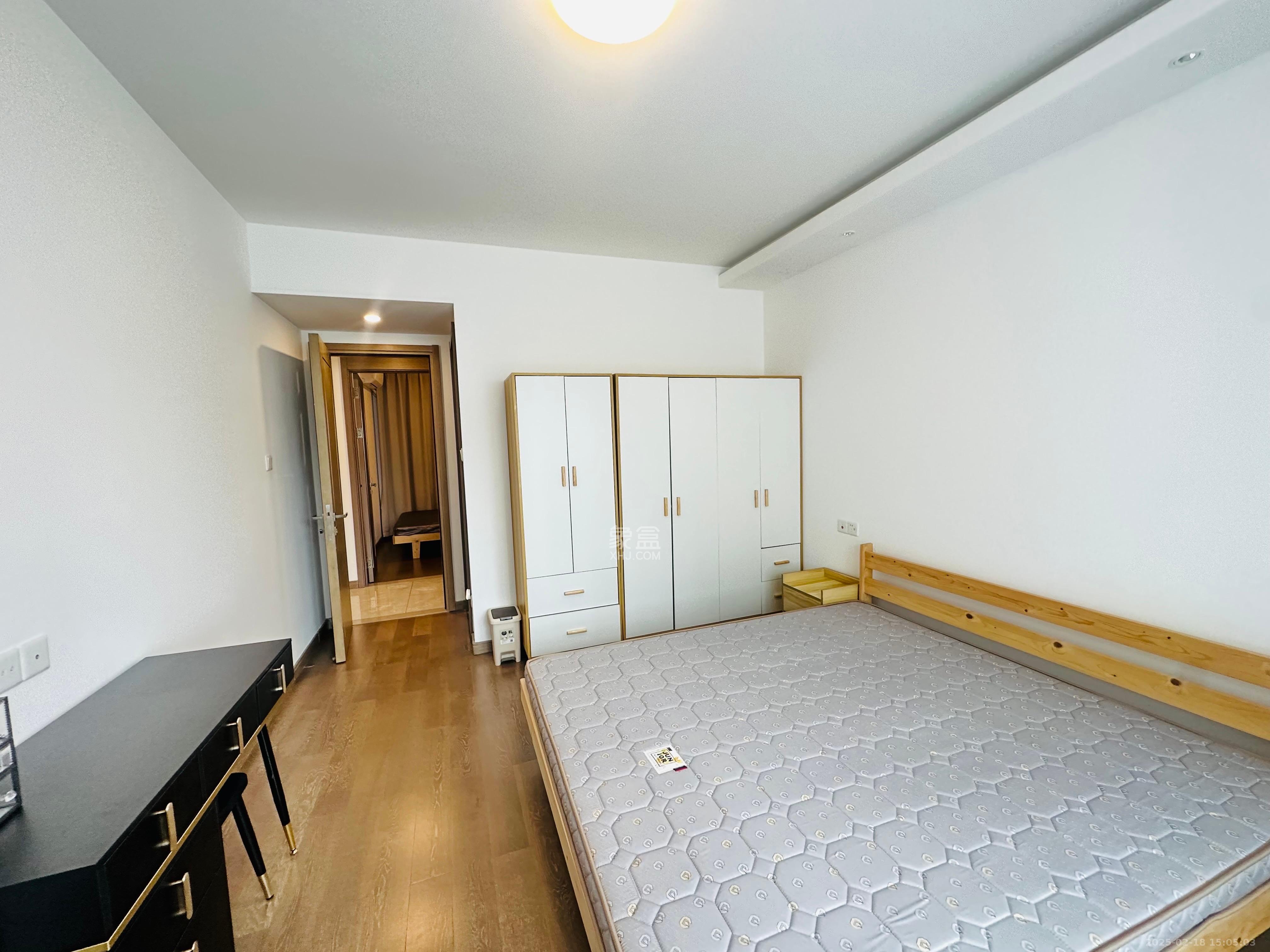 龙湖铂金中心（龙湖春江郦城）  3室2厅2卫   4200.00元/月室内图