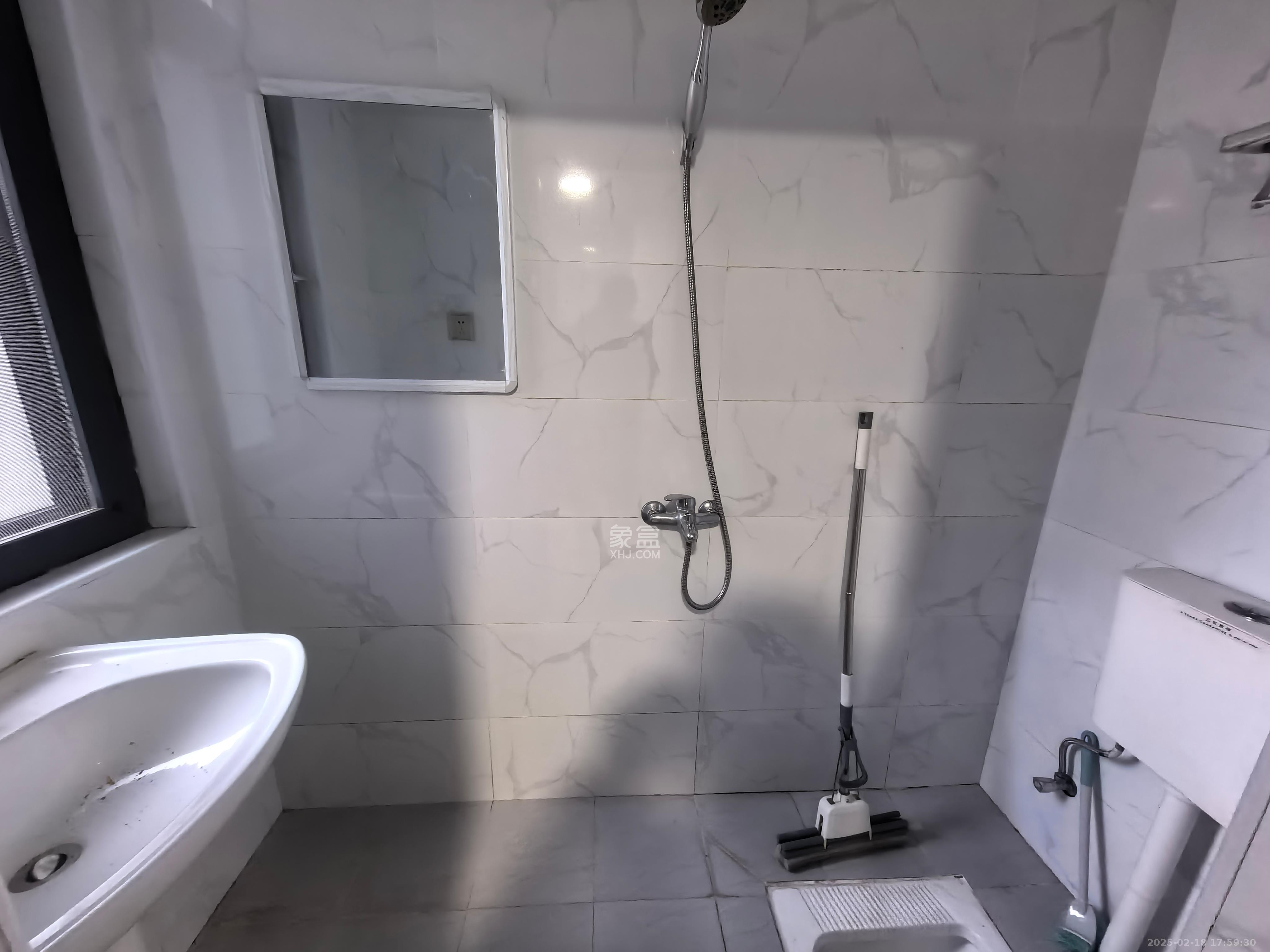 星城新宇川河苑  2室1厅1卫    1000.0元/月 星城新宇川河苑  2室1厅1卫    1000.0元/月室内图