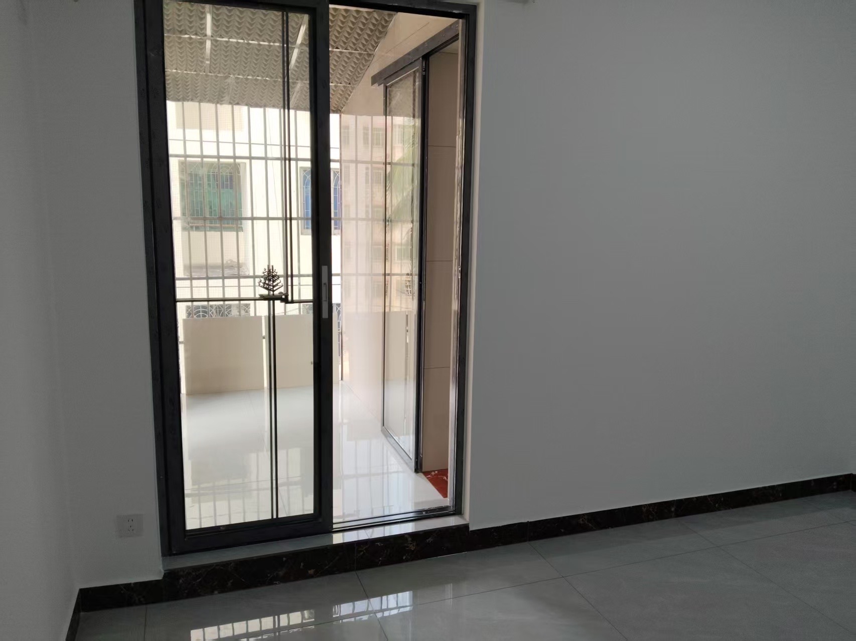 南玻公寓 3室2厅2卫 115.0万 南玻公寓 3室2厅2卫 115.0万客厅