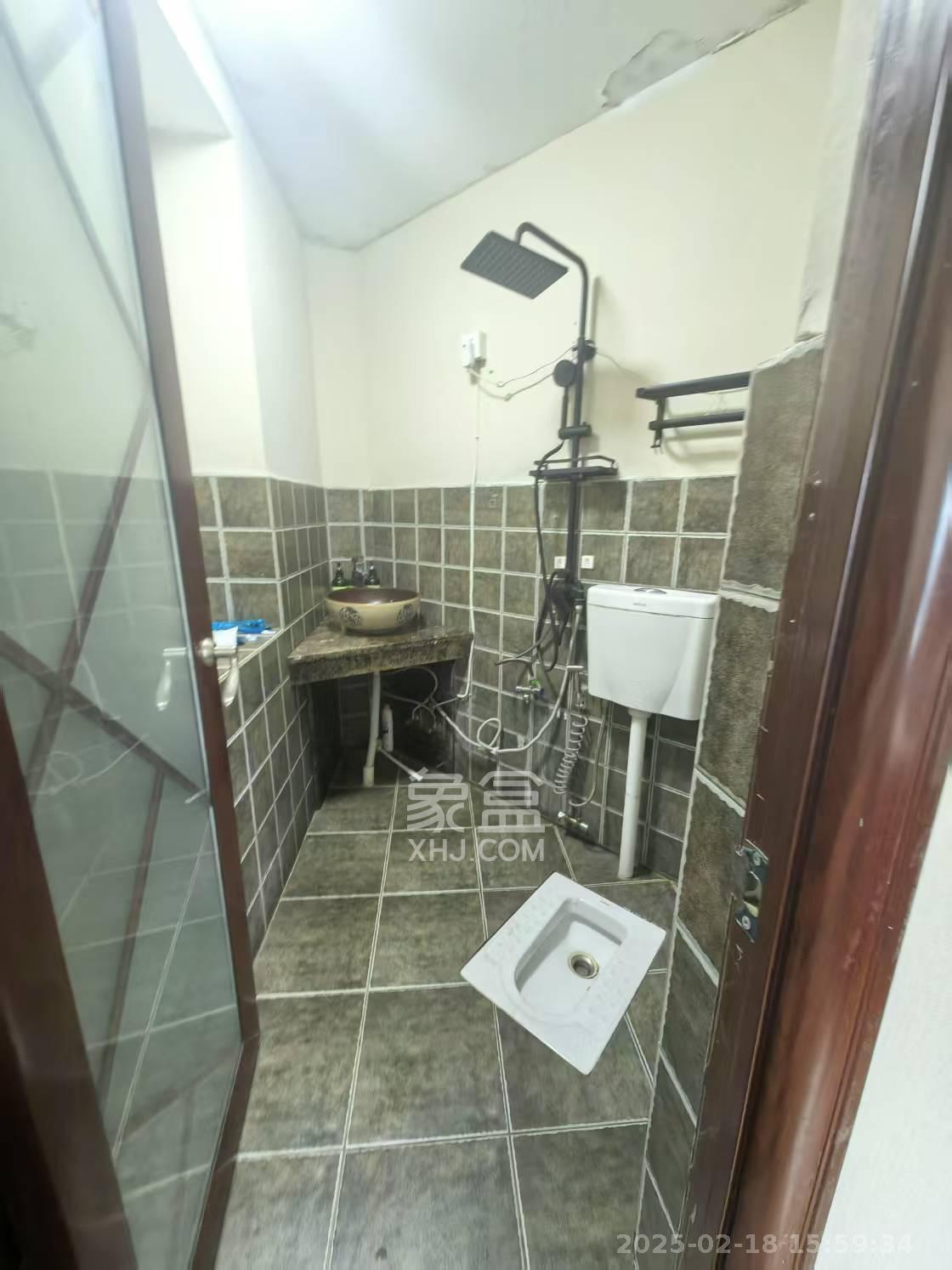 潮宗御苑  3室2厅1卫    8000.0元/月 潮宗御苑  3室2厅1卫    8000.0元/月