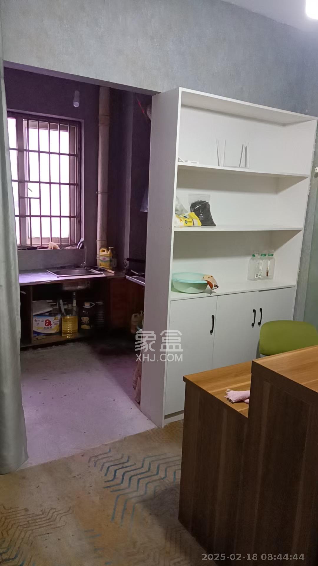 一品嘉庭  5室2厅1卫    2500.0元/月 一品嘉庭  5室2厅1卫    2500.0元/月室内图