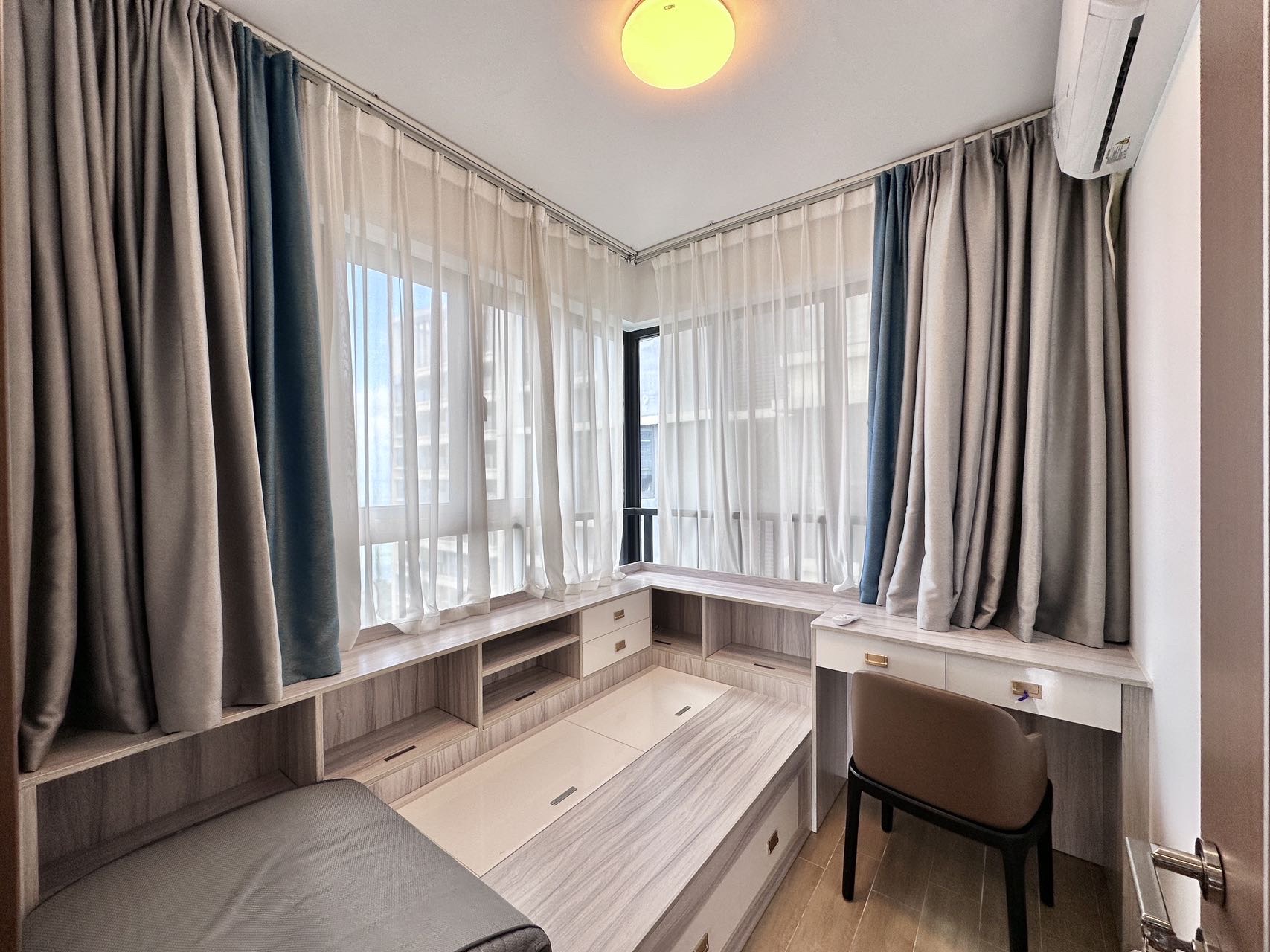 保利中央海岸四期(淳境、淳域) 3室2厅1卫 200.0万 保利中央海岸四期(淳境、淳域) 3室2厅1卫 200.0万客厅