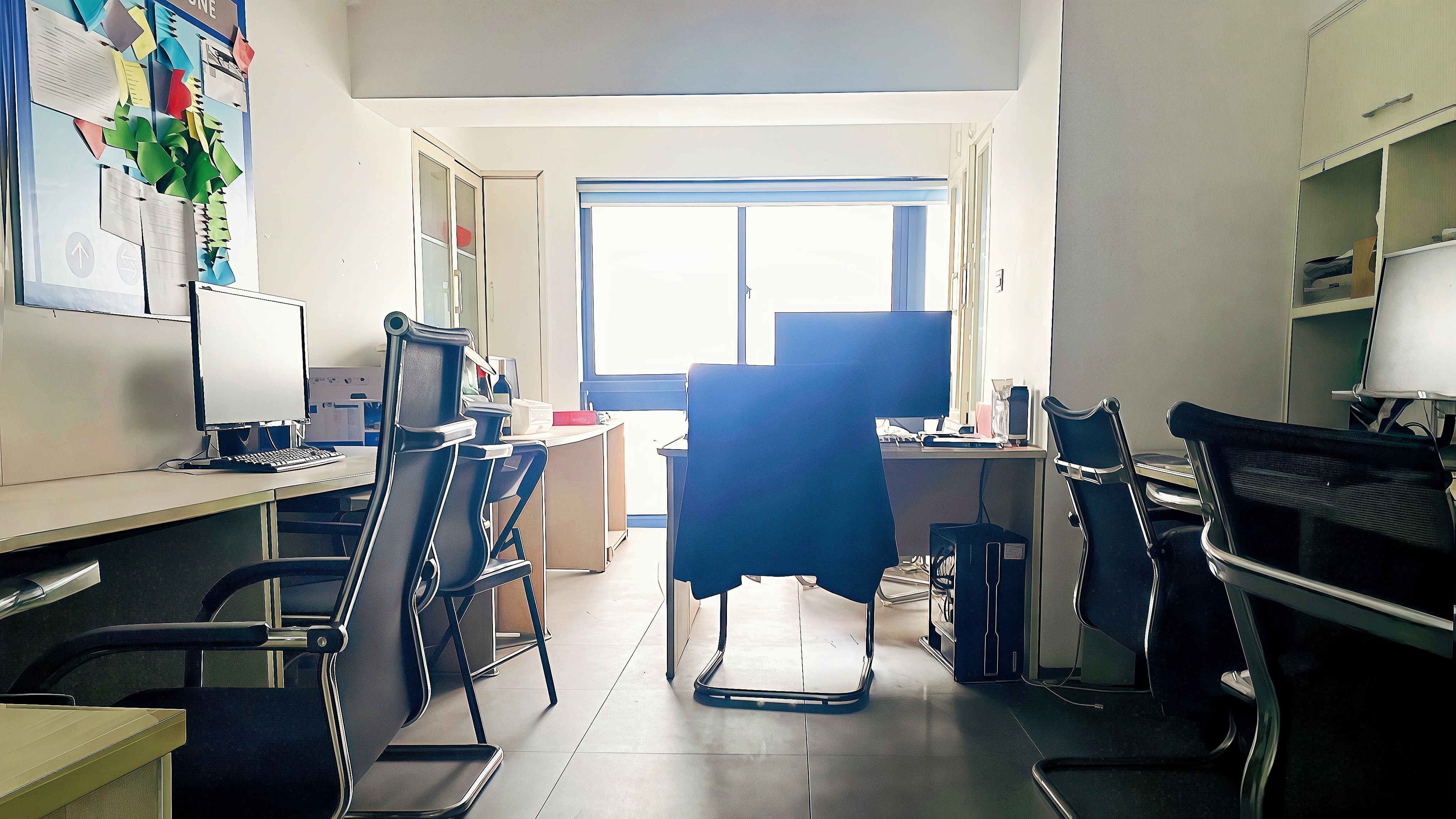 名门广场北区(二期) 3室2厅1卫 11000.0元/月 名门广场北区(二期) 3室2厅1卫 11000.0元/月室内图