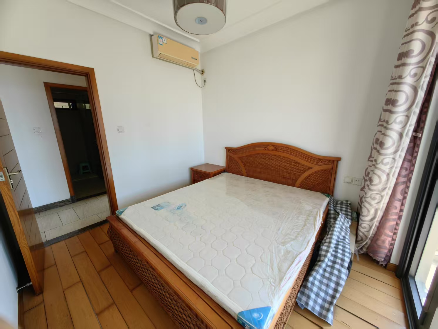 凤凰水城南岸 2室1厅1卫 196.0万 凤凰水城南岸 2室1厅1卫 196.0万卧室