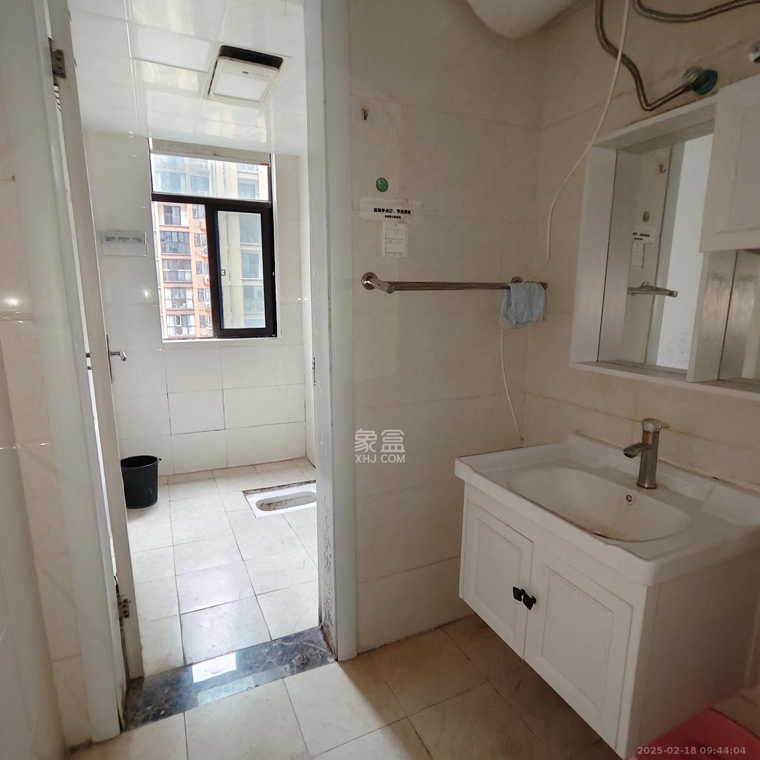 德润小区(丰升德润小区) 3室2厅2卫 2200.0元/月 德润小区(丰升德润小区) 3室2厅2卫 2200.0元/月室内图