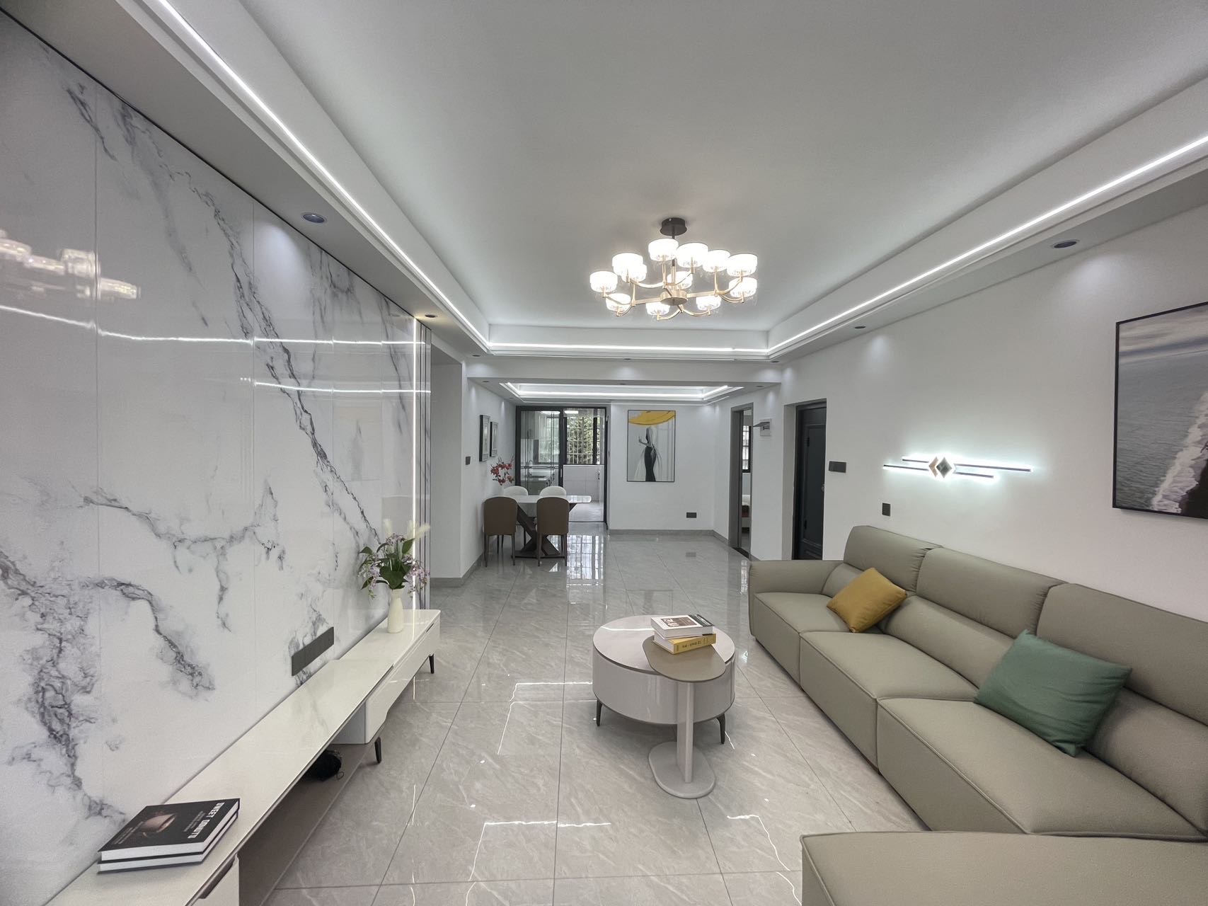 金融花园 3室2厅2卫 135.0万 金融花园 3室2厅2卫 135.0万客厅