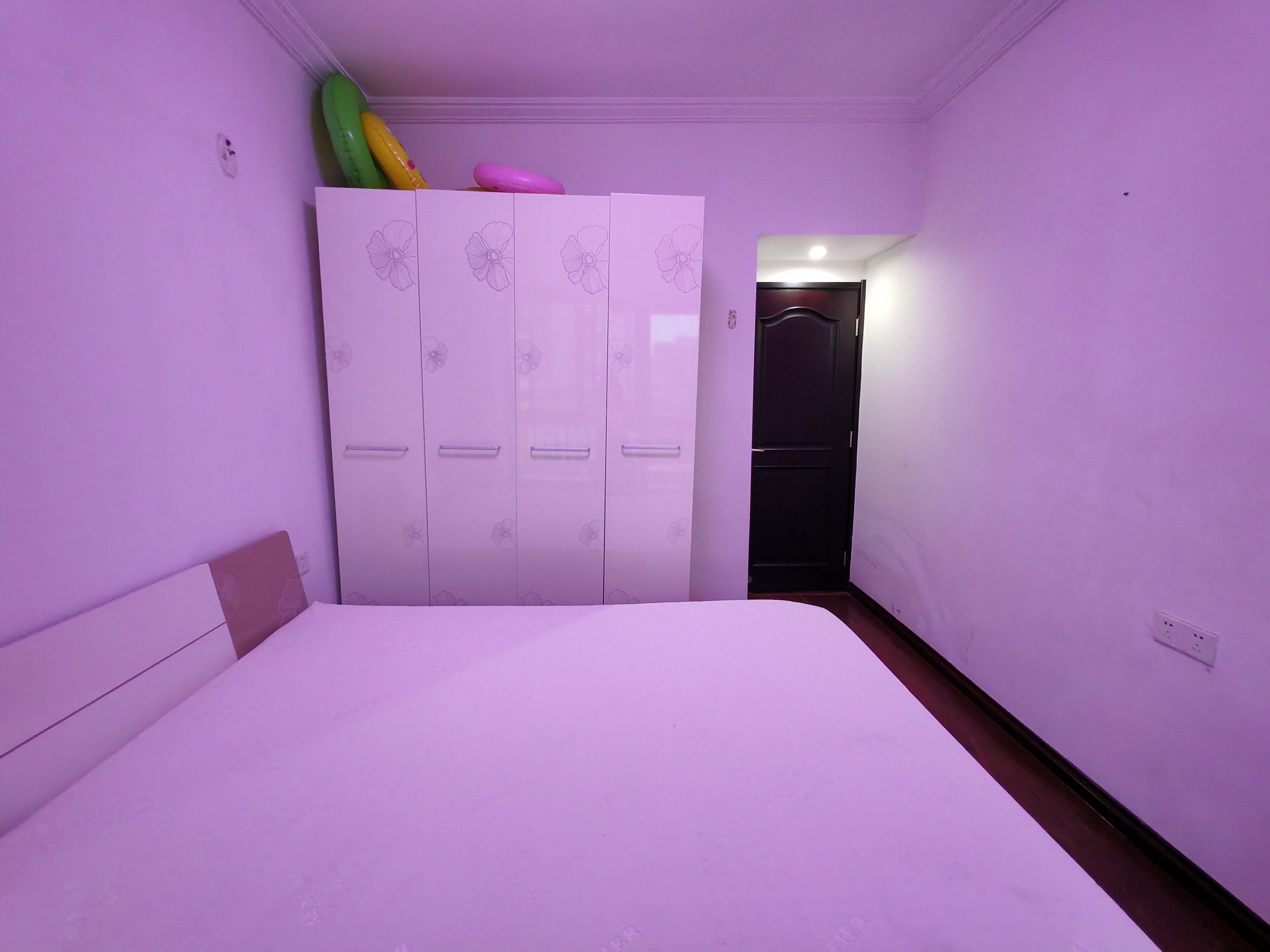 椰岛广场  2室1厅1卫    156.0万 椰岛广场  2室1厅1卫    156.0万客厅