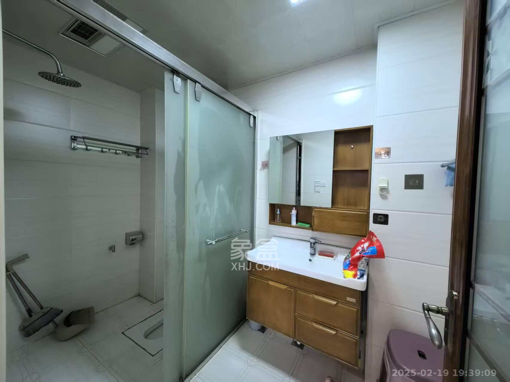 东方名苑臻锦园 3室2厅2卫 2800.0元/月 东方名苑臻锦园 3室2厅2卫 2800.0元/月室内图