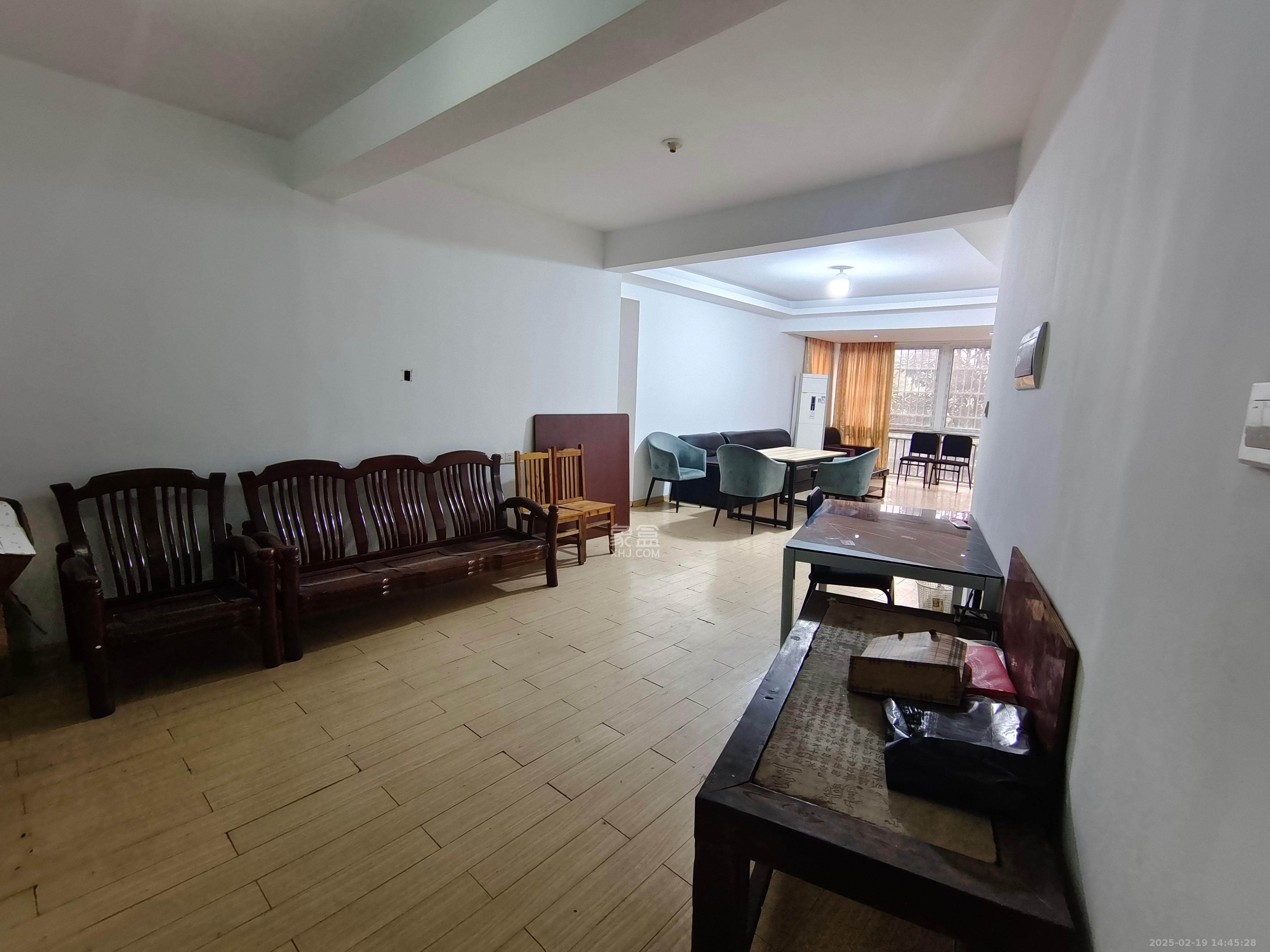 爵士湘 3室2厅2卫 2000.0元/月 爵士湘 3室2厅2卫 2000.0元/月室内图