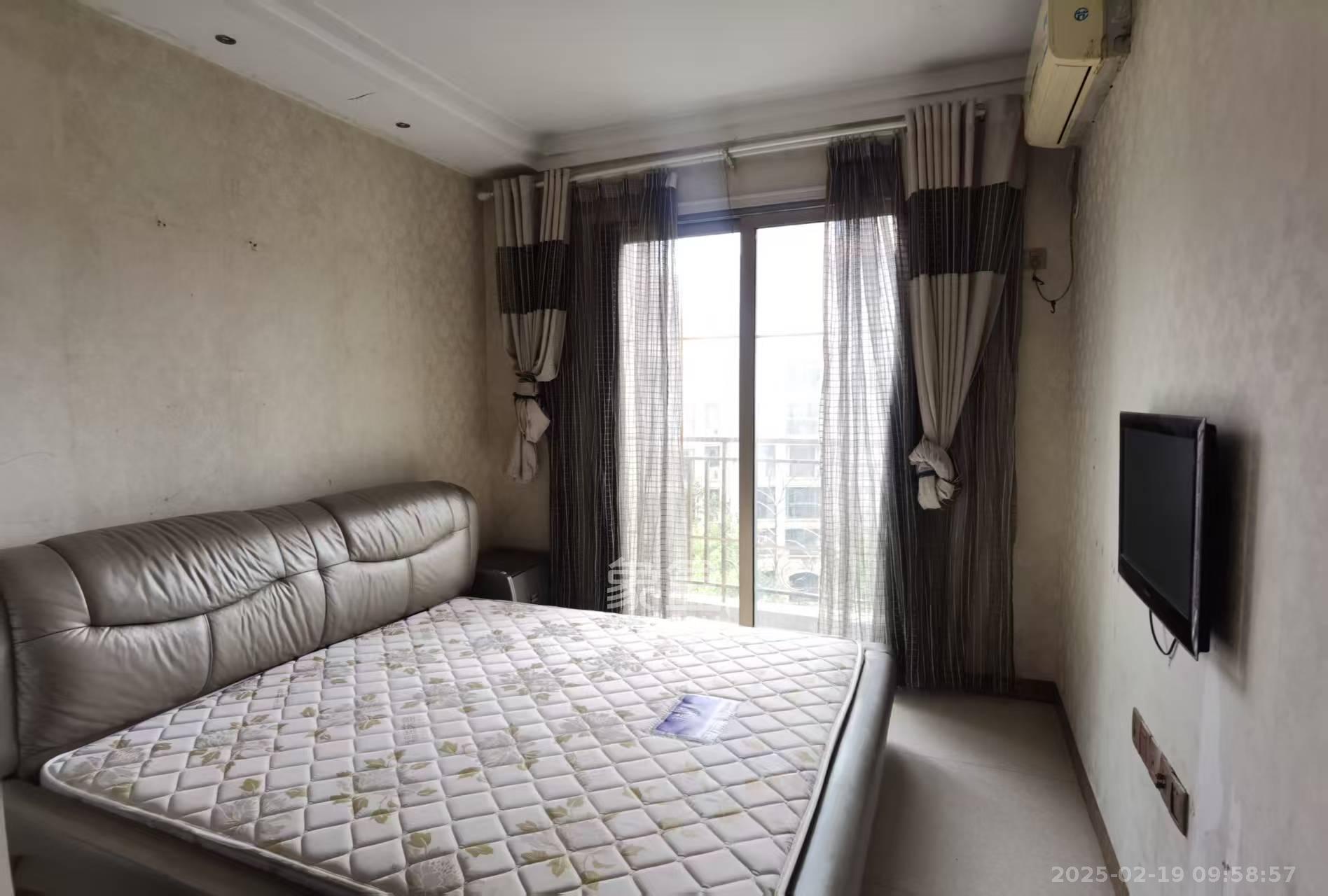 长沙玫瑰园 4室2厅2卫 2300.0元/月 长沙玫瑰园 4室2厅2卫 2300.0元/月室内图