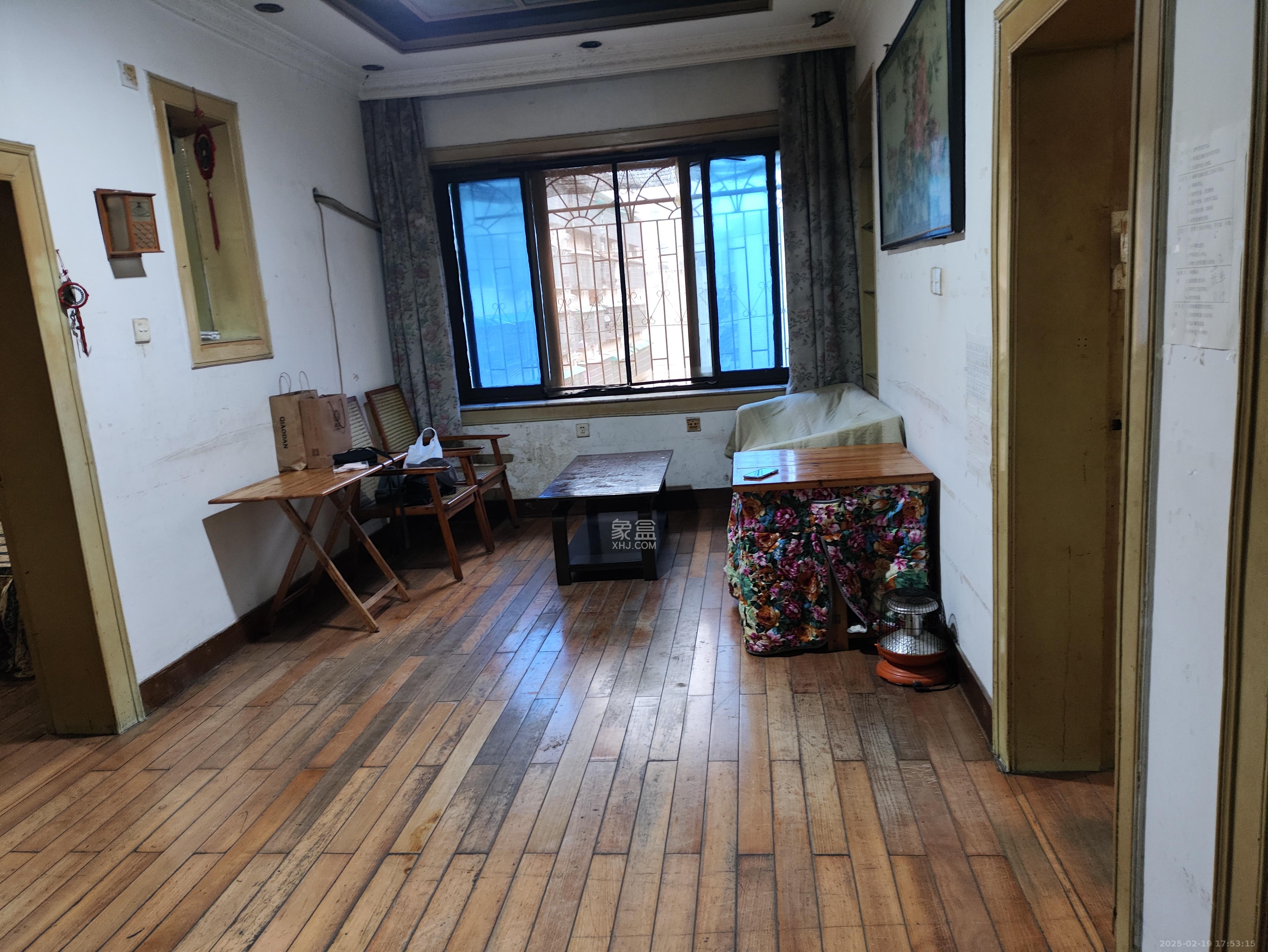 73分局(电信宿舍) 3室1厅1卫 2100.0元/月 73分局(电信宿舍) 3室1厅1卫 2100.0元/月室内图