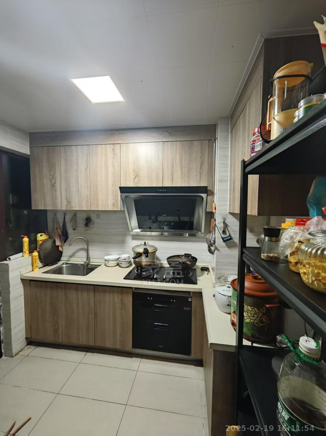 美的翰城  3室2厅2卫    1800.0元/月 美的翰城  3室2厅2卫    1800.0元/月