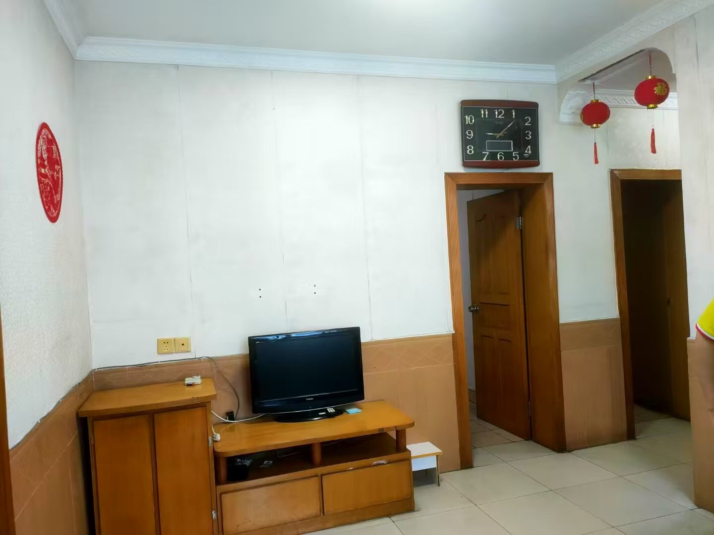 三中(校内)家属院 3室2厅2卫 93.8万 三中(校内)家属院 3室2厅2卫 93.8万客厅