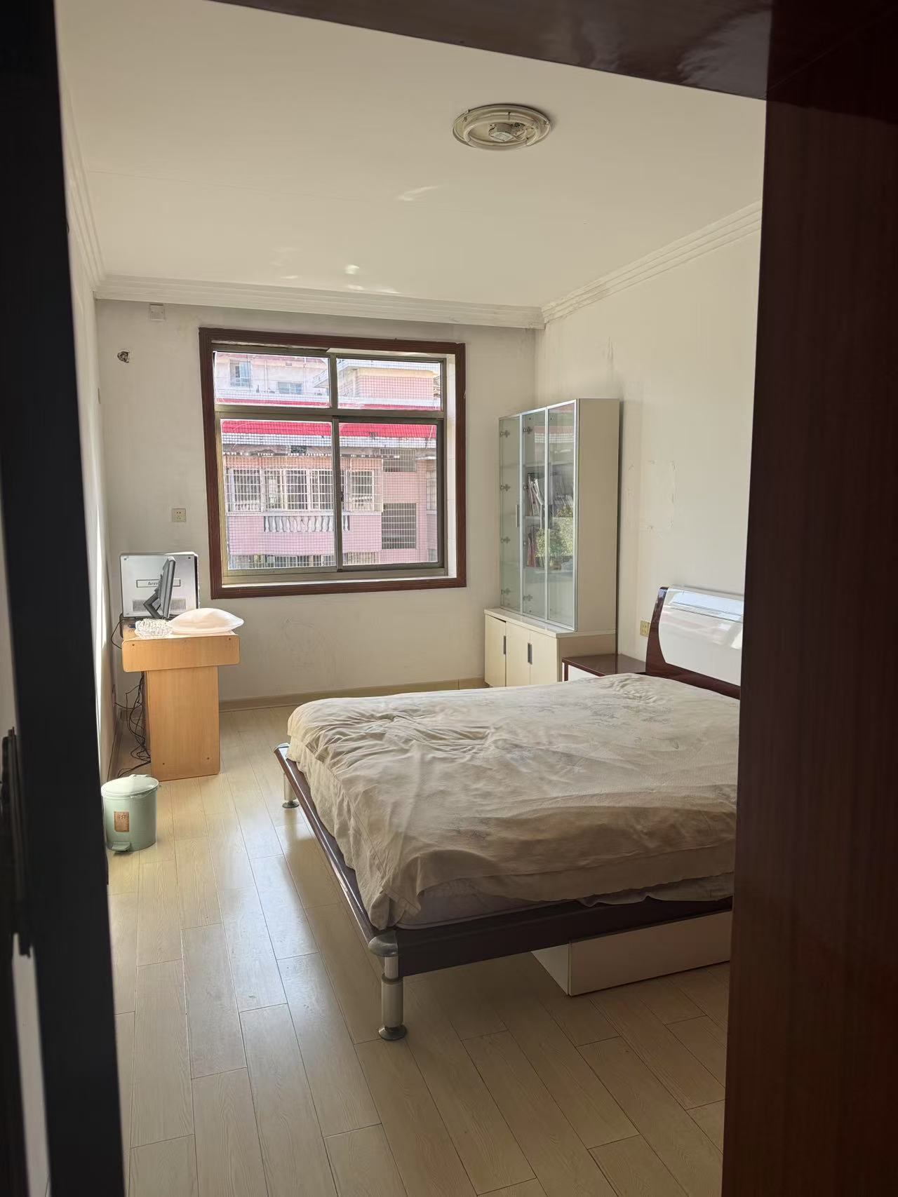 石化苑小区 4室2厅2卫 45.8万 石化苑小区 4室2厅2卫 45.8万客厅