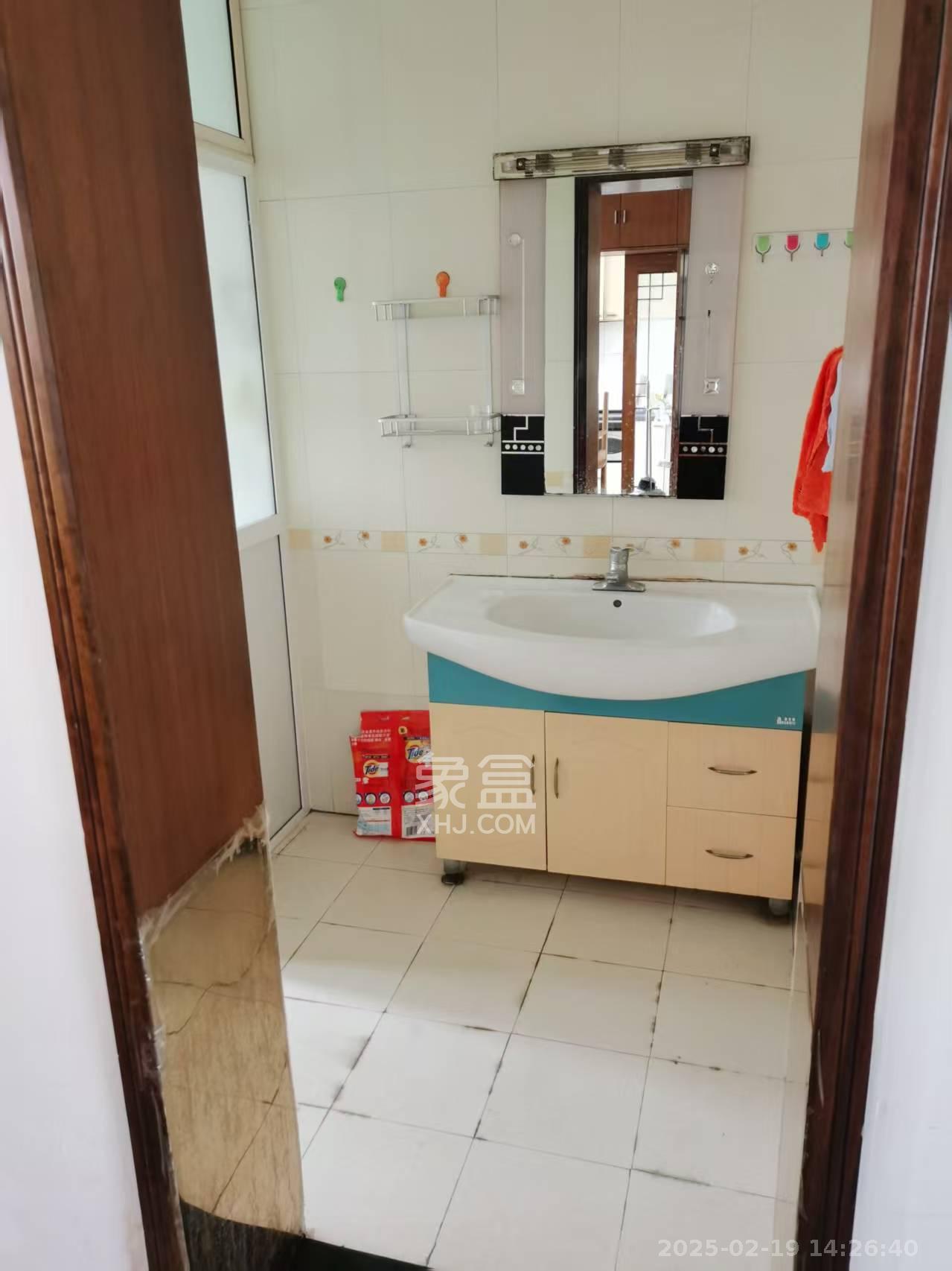 东湖小区安置房  3室2厅1卫   2600.00元/月室内图