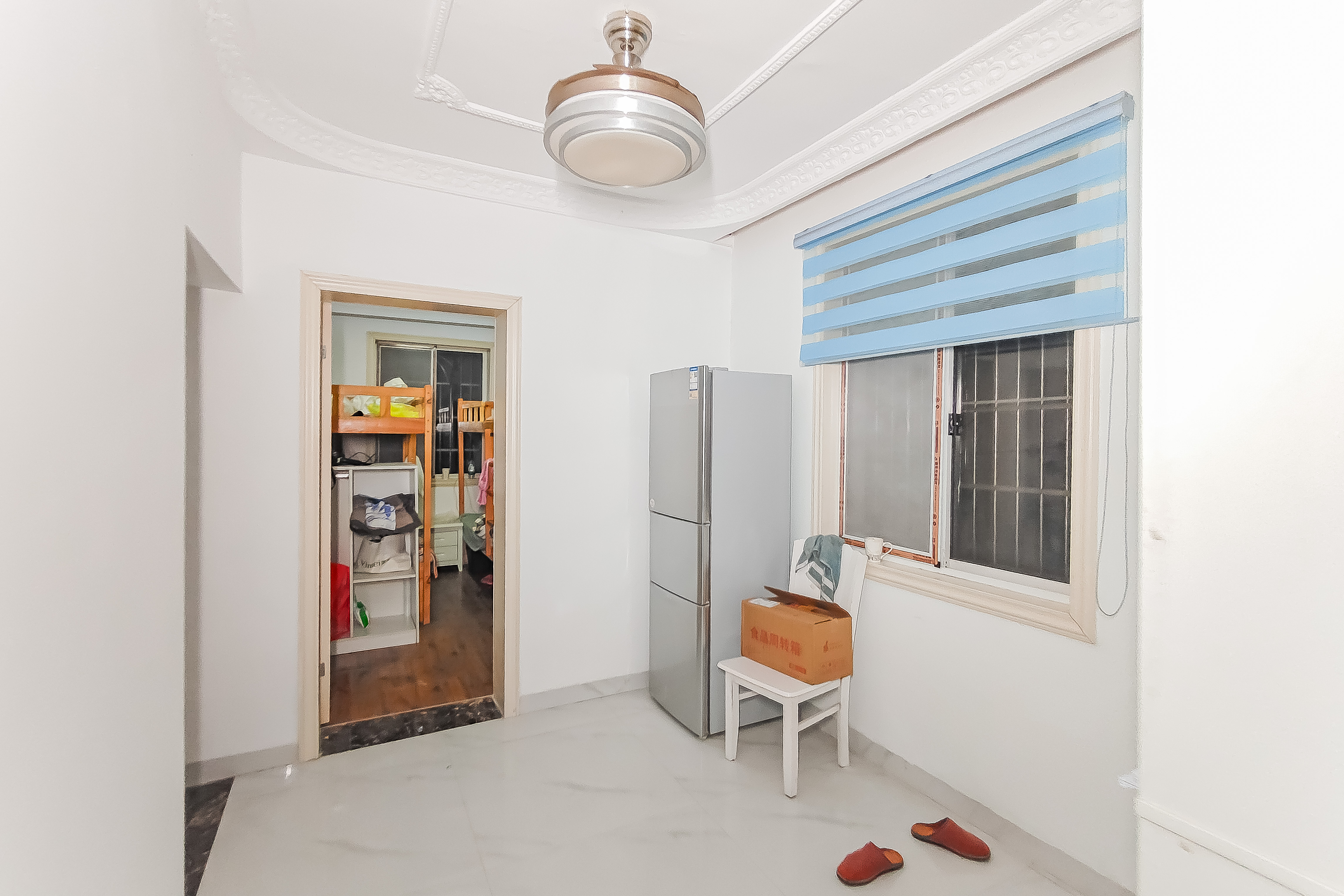 华顺大厦(芙蓉中路)  3室2厅1卫    69.6万 华顺大厦(芙蓉中路)  3室2厅1卫    69.6万客厅