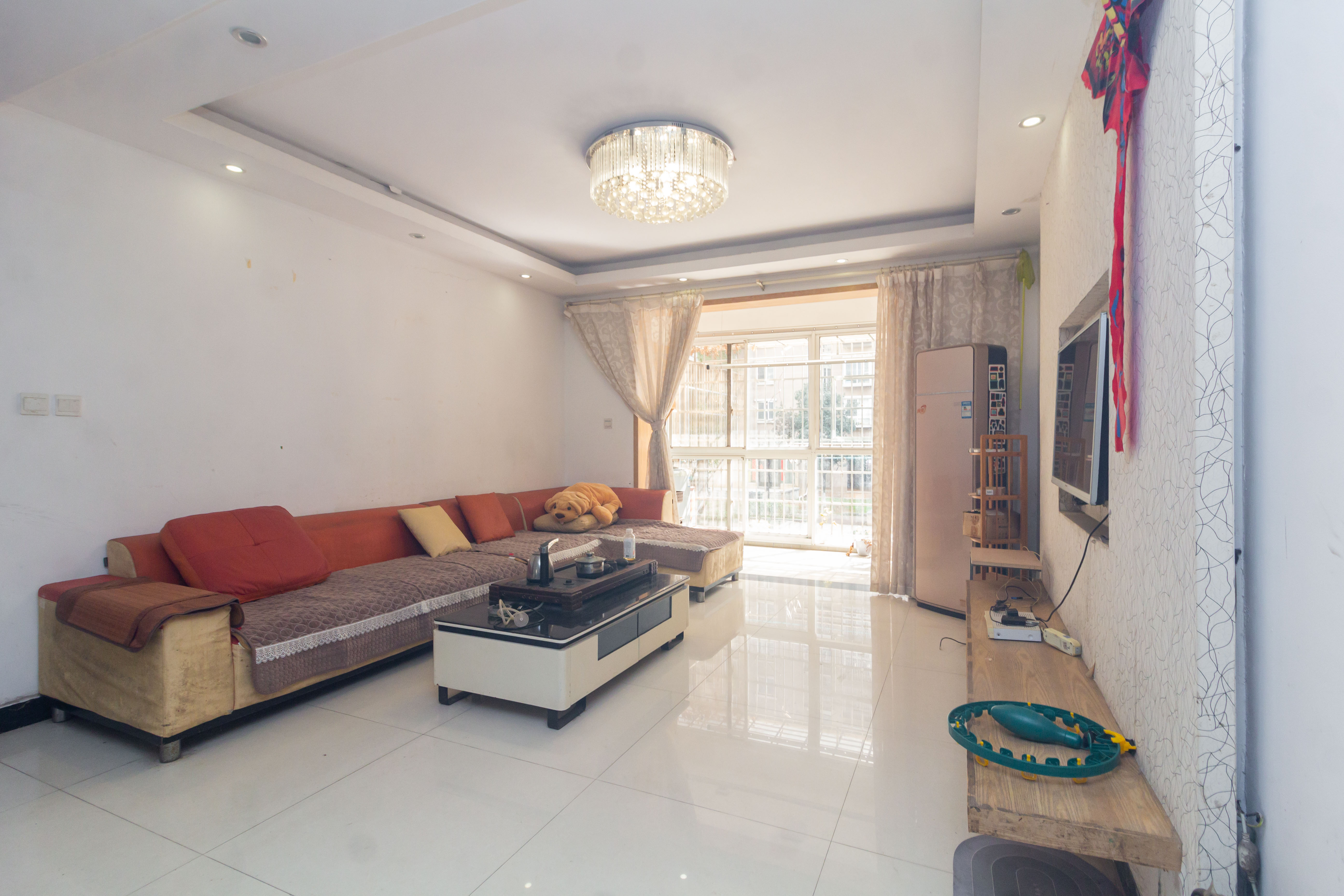 东业苹果社区 3室2厅2卫 52.8万 东业苹果社区 3室2厅2卫 52.8万客厅