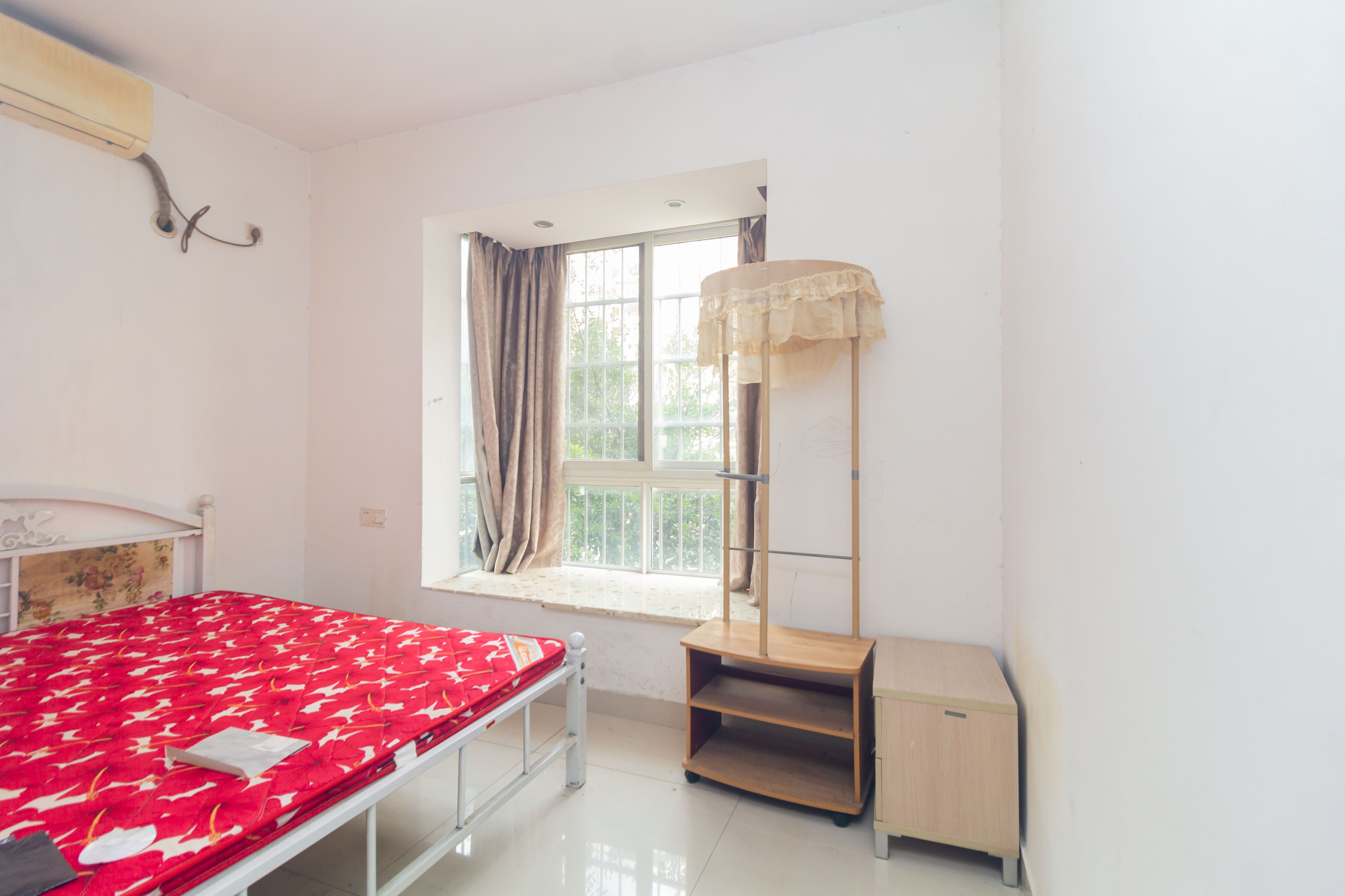 东业苹果社区 3室2厅2卫 52.8万 东业苹果社区 3室2厅2卫 52.8万卧室