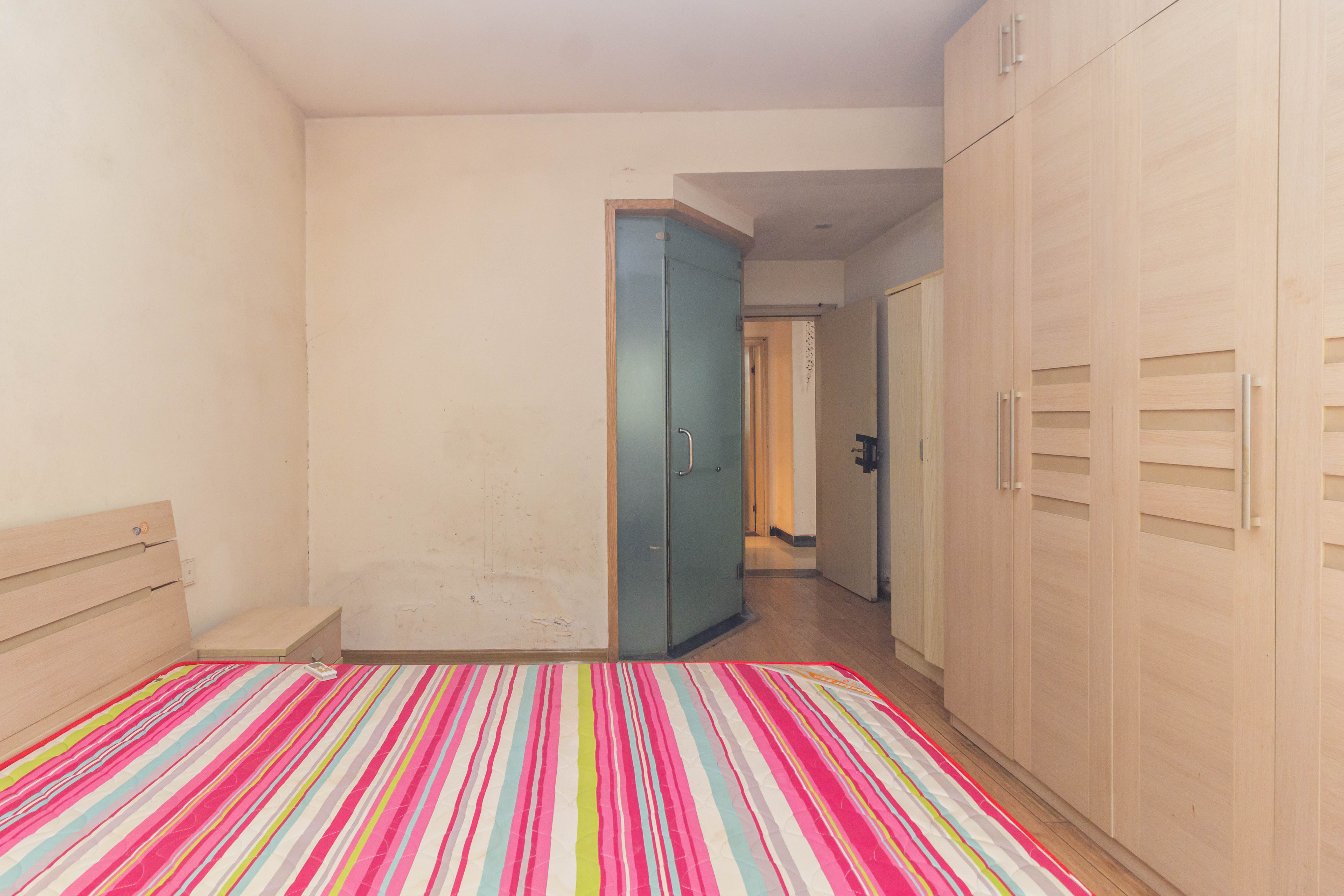 东业苹果社区 3室2厅2卫 52.8万 东业苹果社区 3室2厅2卫 52.8万卧室