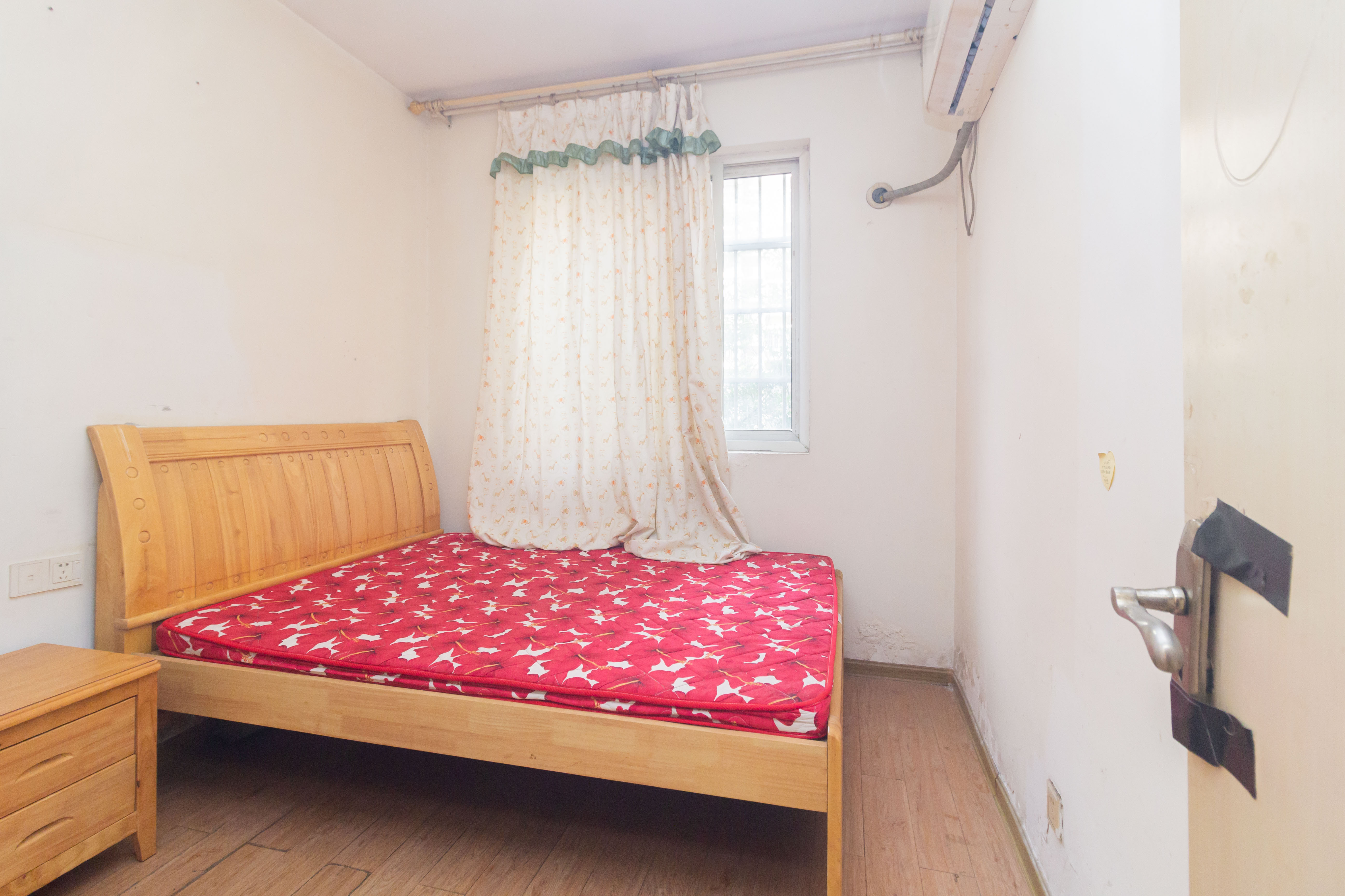 东业苹果社区 3室2厅2卫 52.8万 东业苹果社区 3室2厅2卫 52.8万卧室