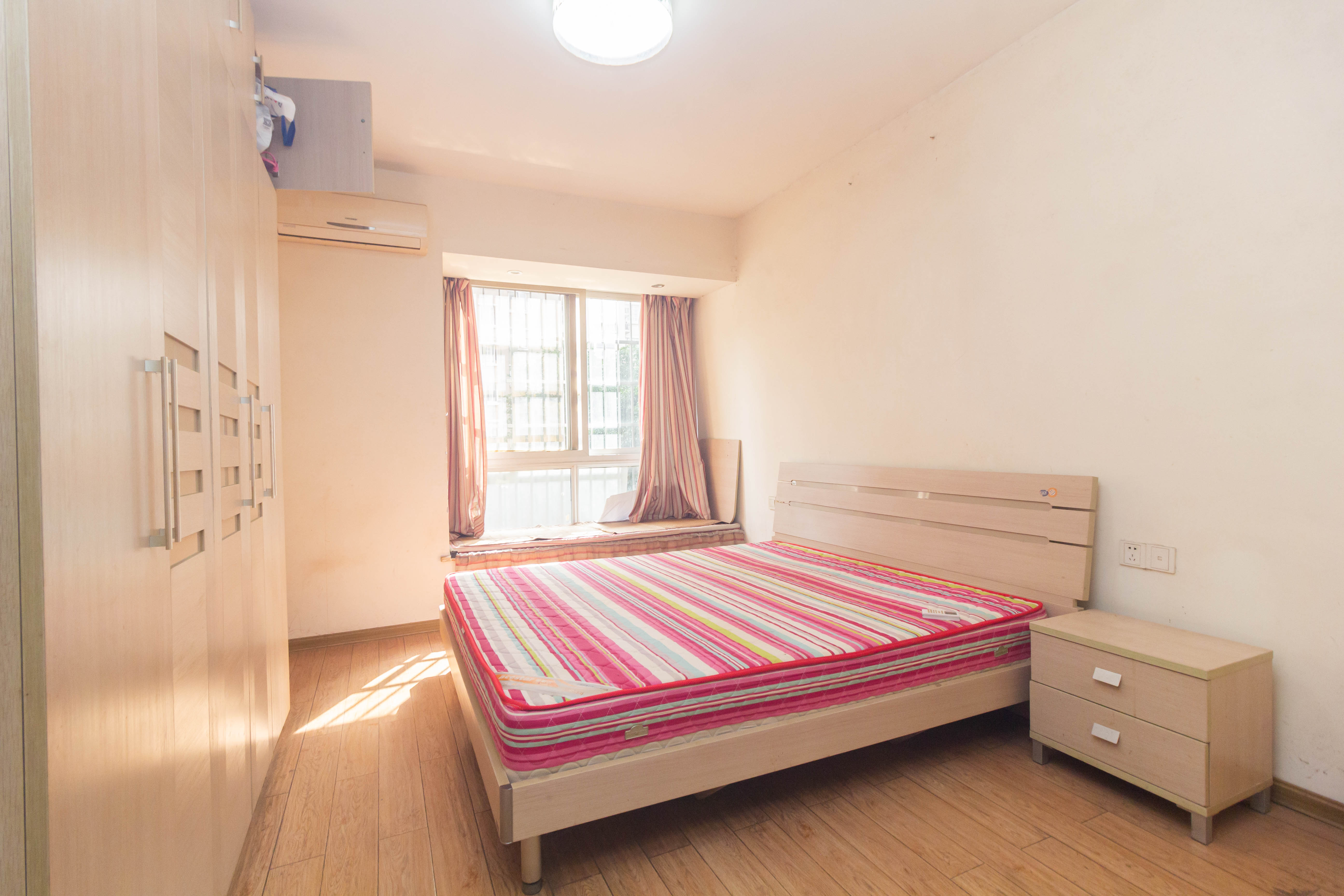 东业苹果社区 3室2厅2卫 52.8万 东业苹果社区 3室2厅2卫 52.8万卧室