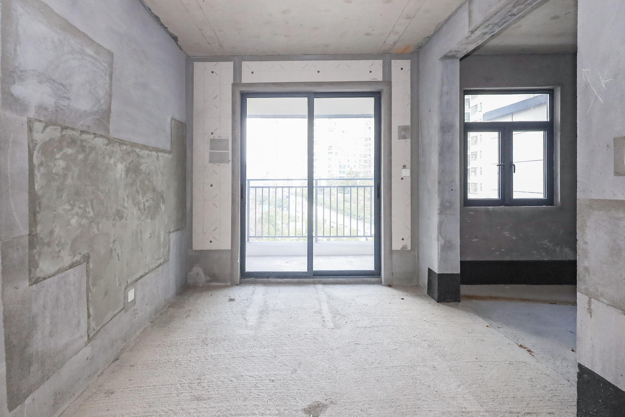轨道中建麓江府  4室2厅2卫   192.00万其他