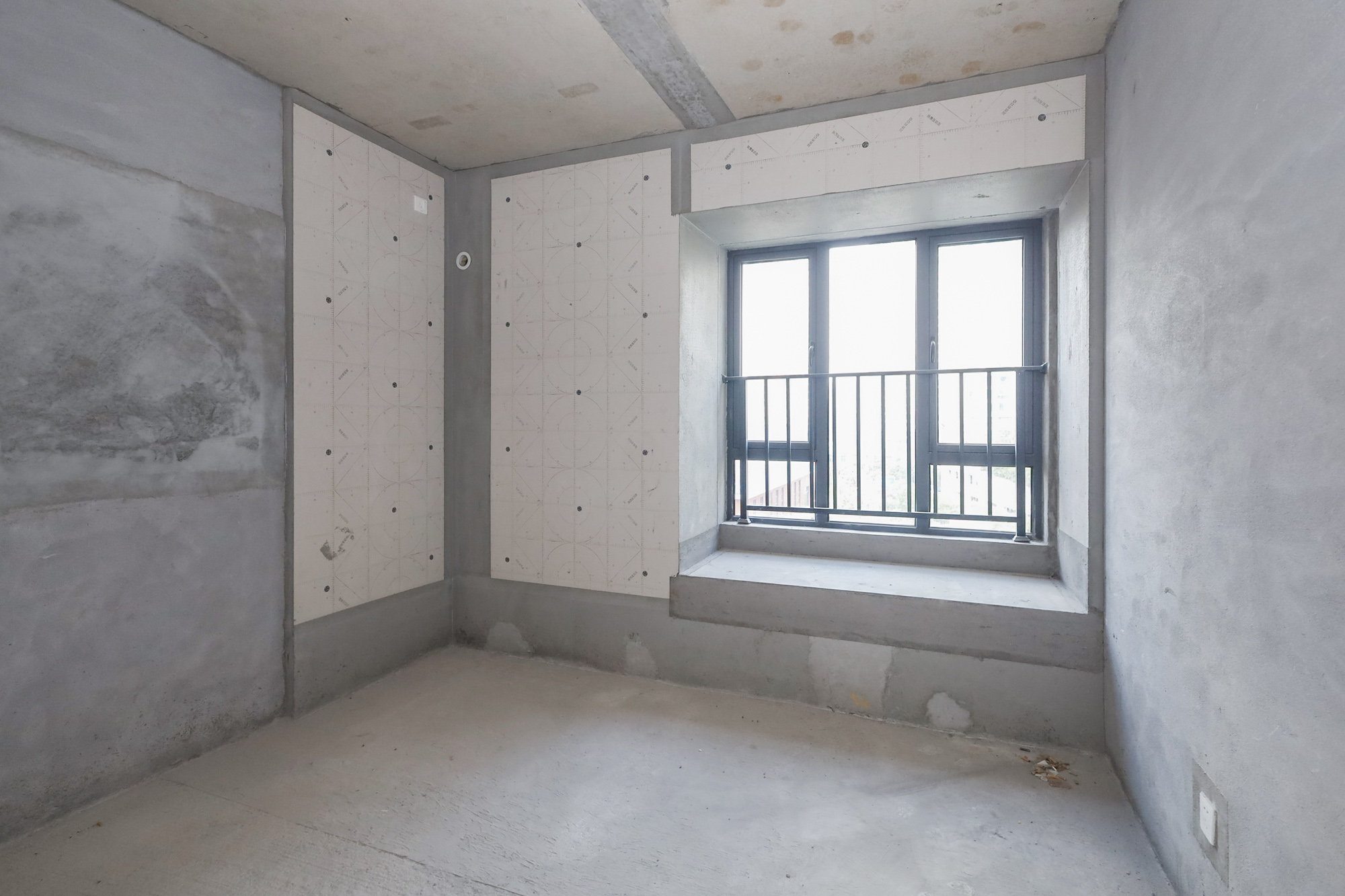 轨道中建麓江府  4室2厅2卫   192.00万卧室