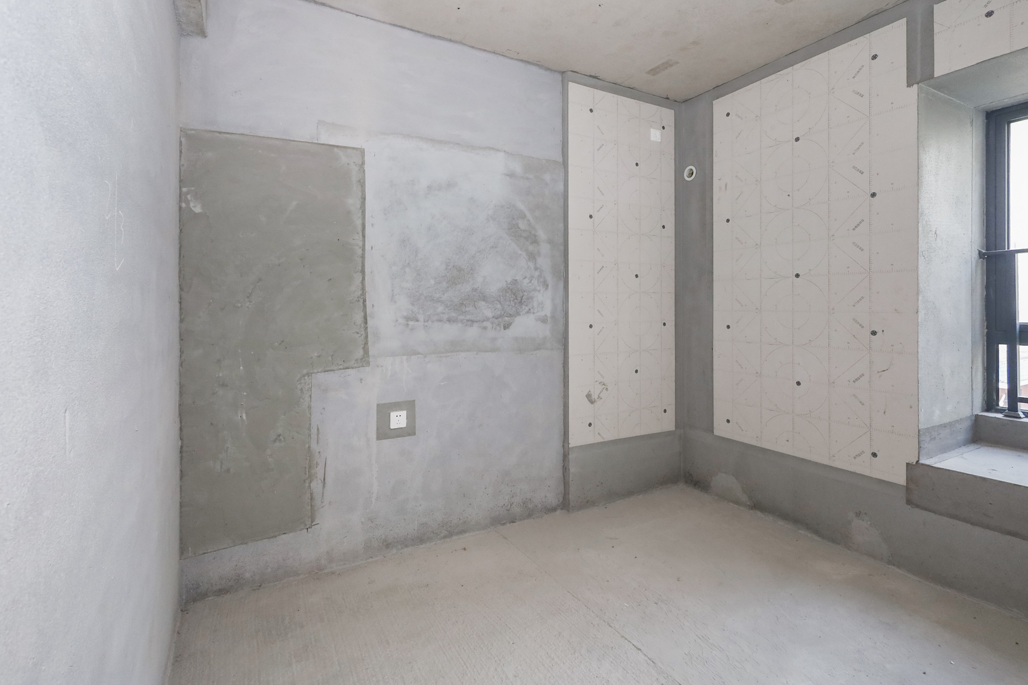 轨道中建麓江府  4室2厅2卫   192.00万卧室