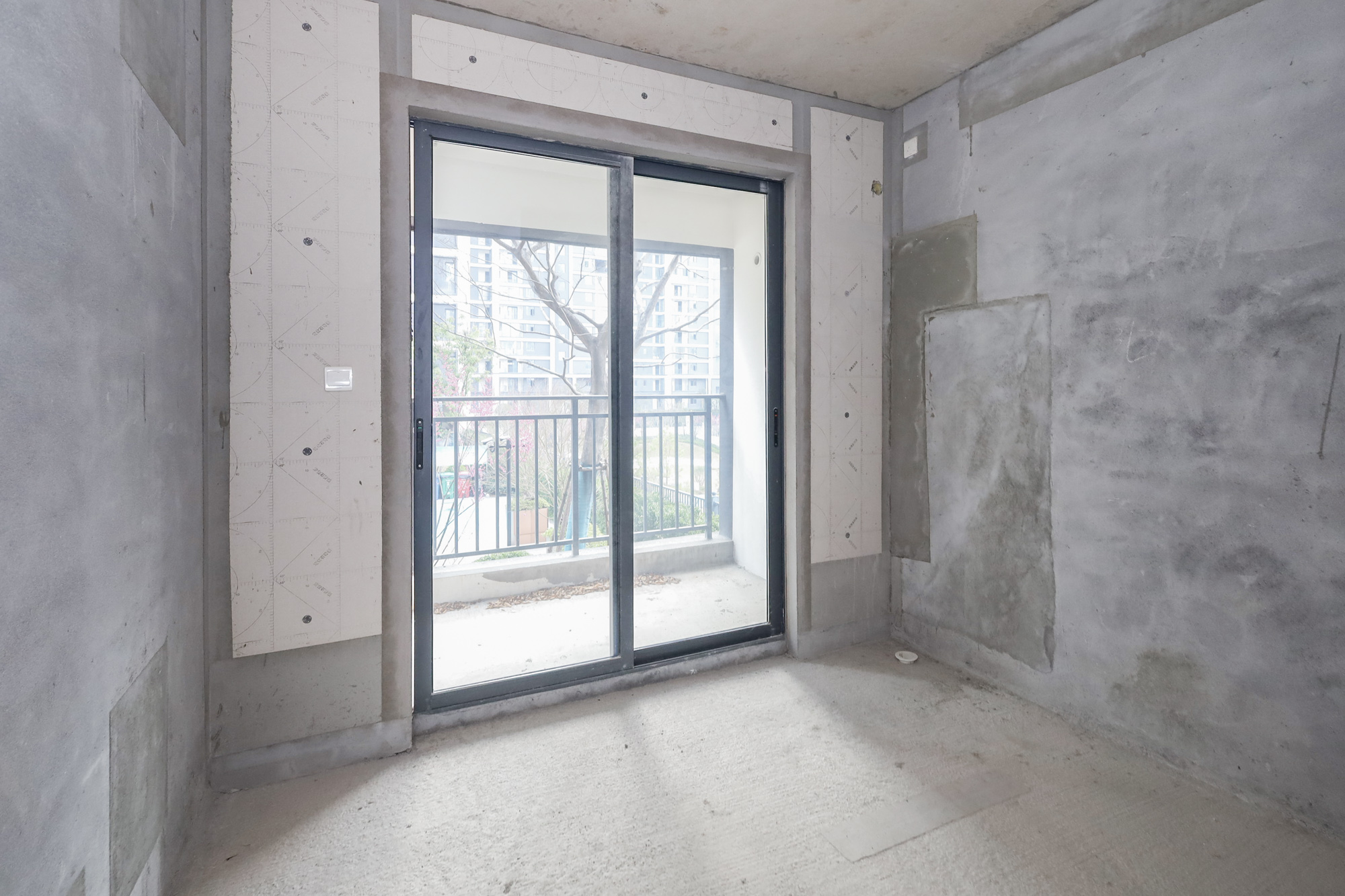 轨道中建麓江府  4室2厅2卫   192.00万卧室