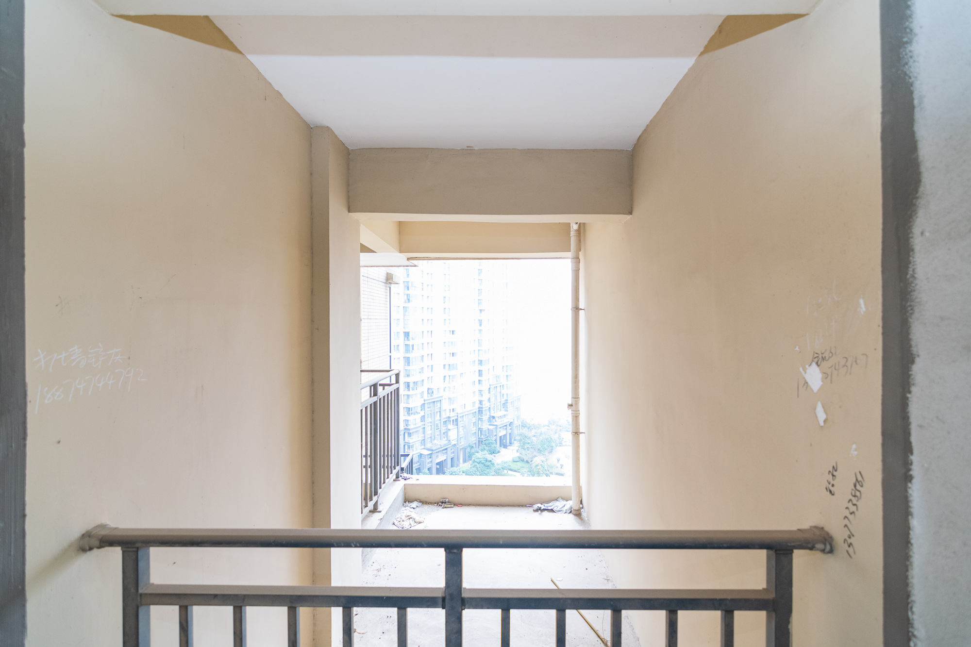 中粮自然天城  4室2厅2卫    86.0万卧室