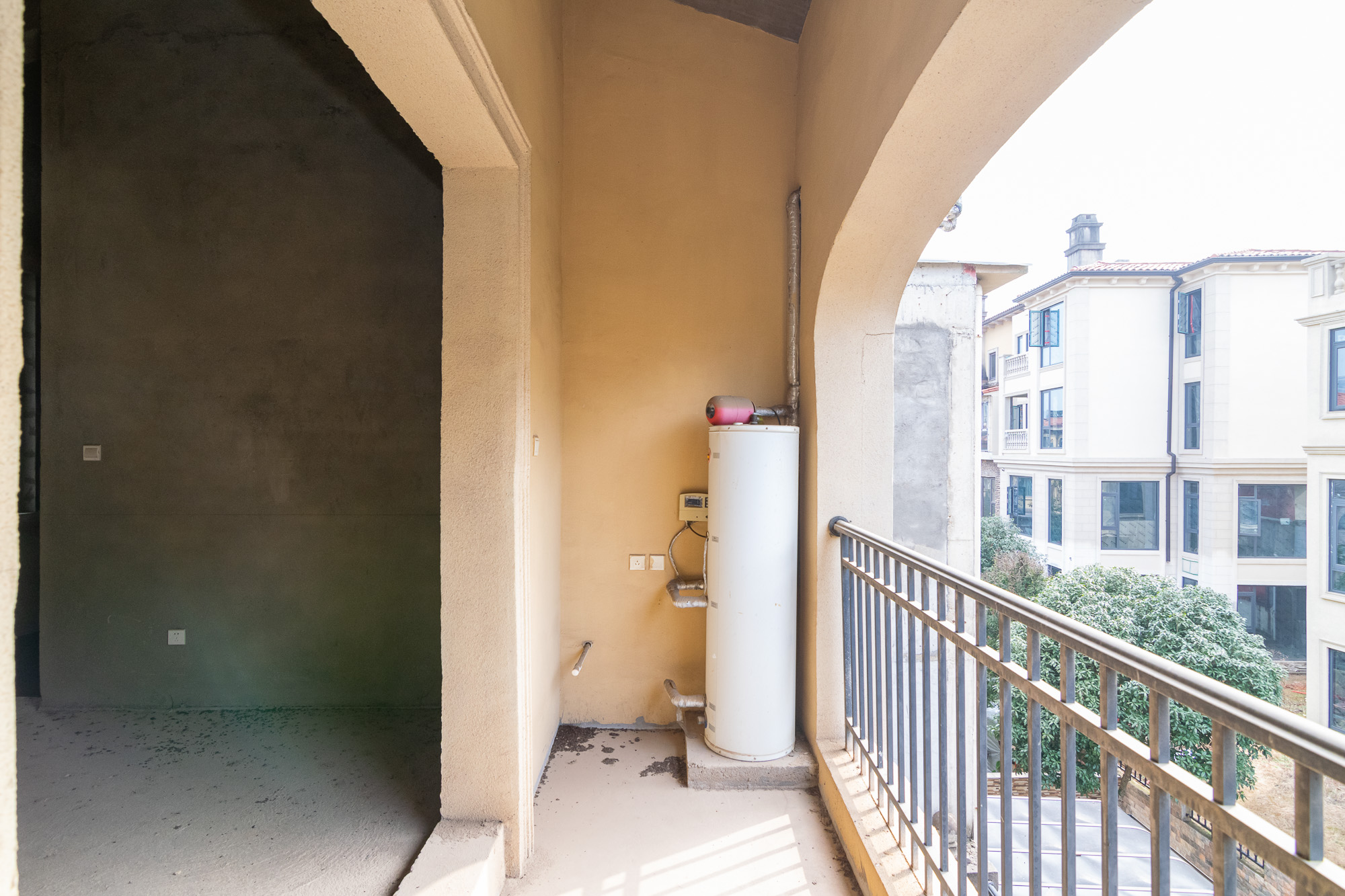 中粮北纬28°别墅 5室2厅4卫 380.0万 中粮北纬28°别墅 5室2厅4卫 380.0万阳台