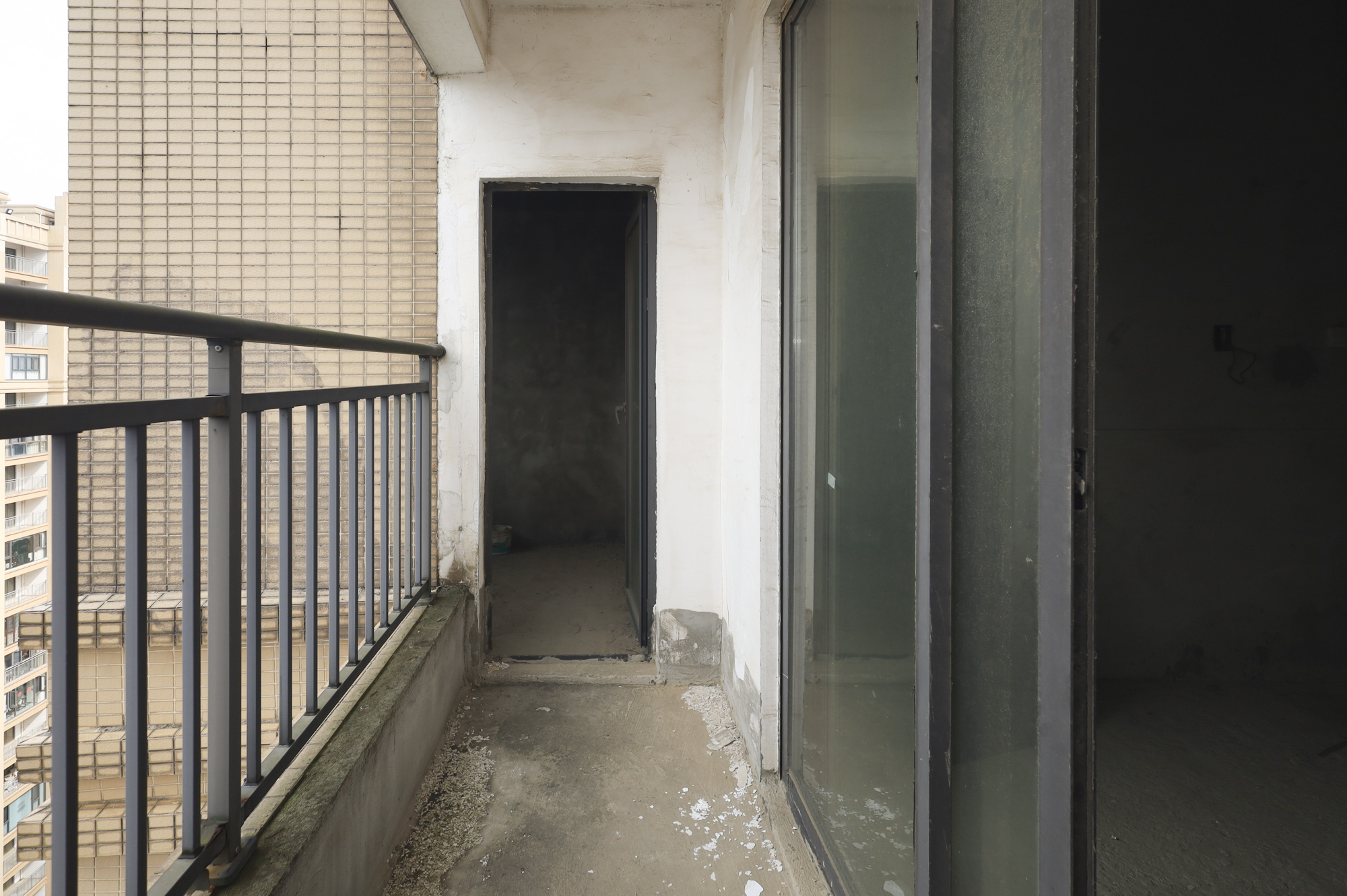 湘诚德峰小区C区  4室2厅2卫   120.00万阳台