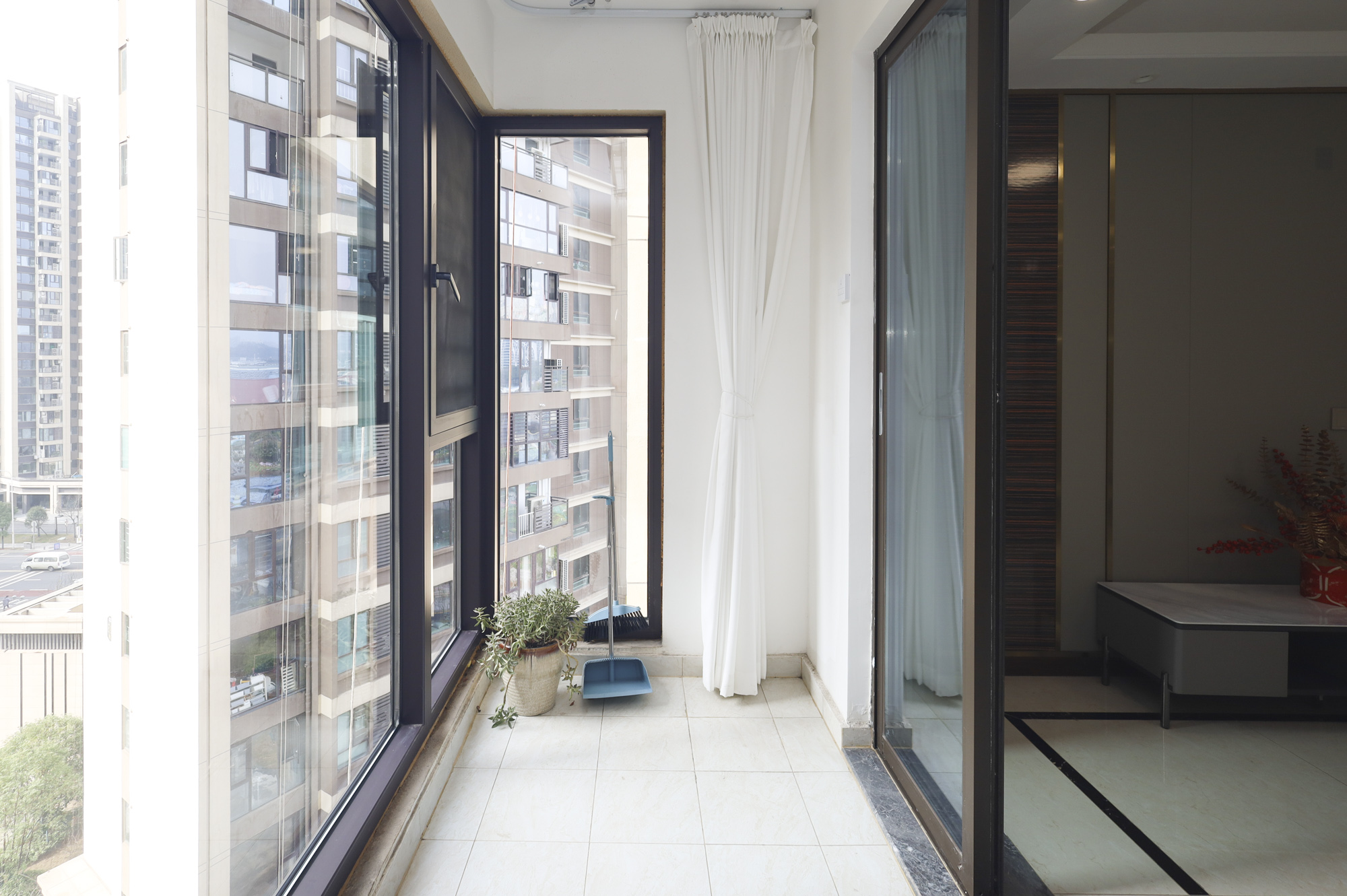 中欣楚天御府E区  4室2厅2卫    149.0万 中欣楚天御府E区  4室2厅2卫    149.0万阳台