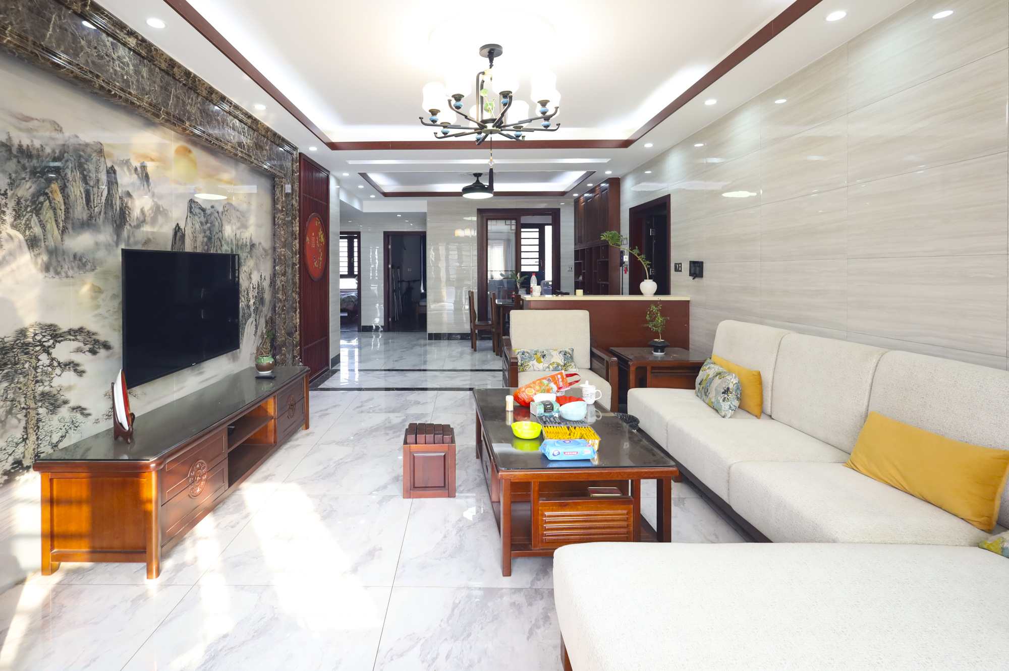 顺天御岭 4室1厅2卫 130.0万 顺天御岭 4室1厅2卫 130.0万客厅