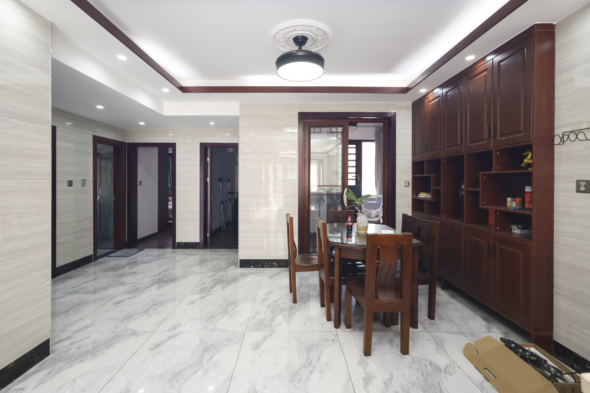 顺天御岭 4室1厅2卫 130.0万 顺天御岭 4室1厅2卫 130.0万客厅