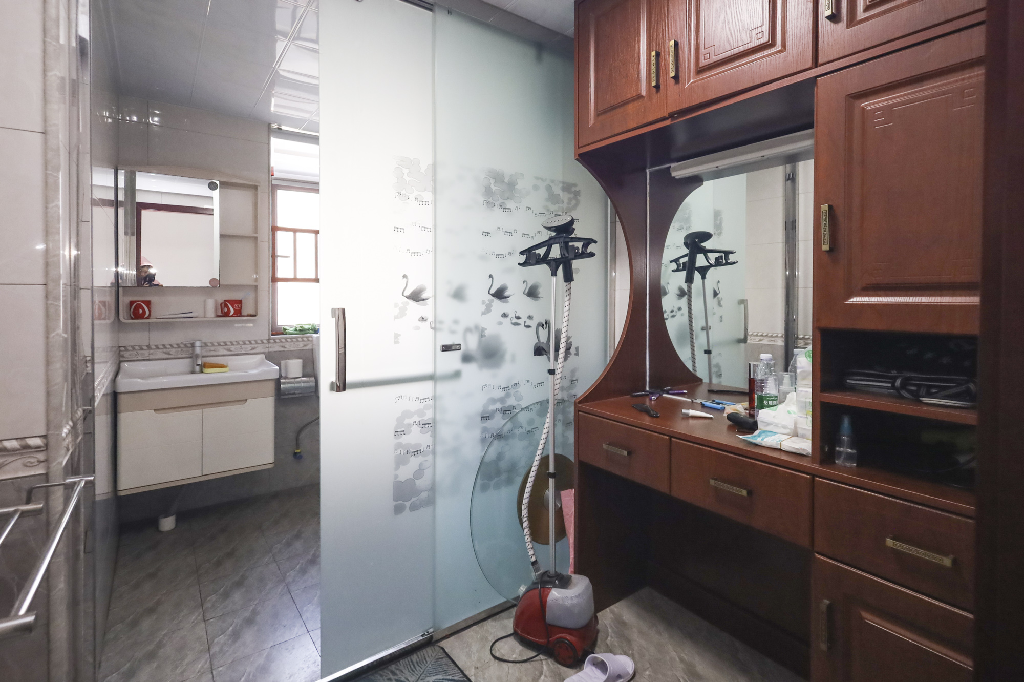 顺天御岭 4室1厅2卫 130.0万 顺天御岭 4室1厅2卫 130.0万卫生间