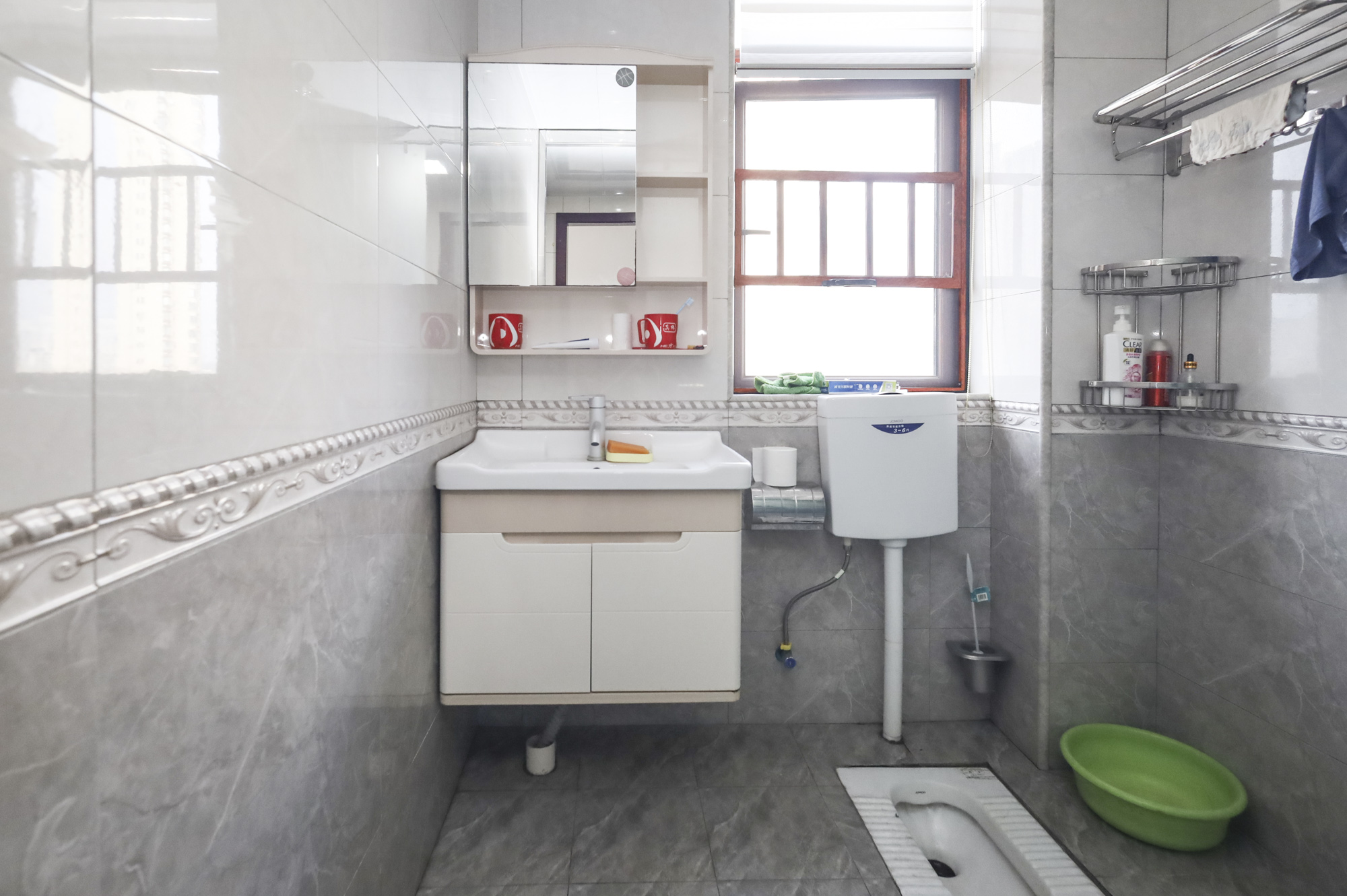 顺天御岭 4室1厅2卫 130.0万 顺天御岭 4室1厅2卫 130.0万卫生间