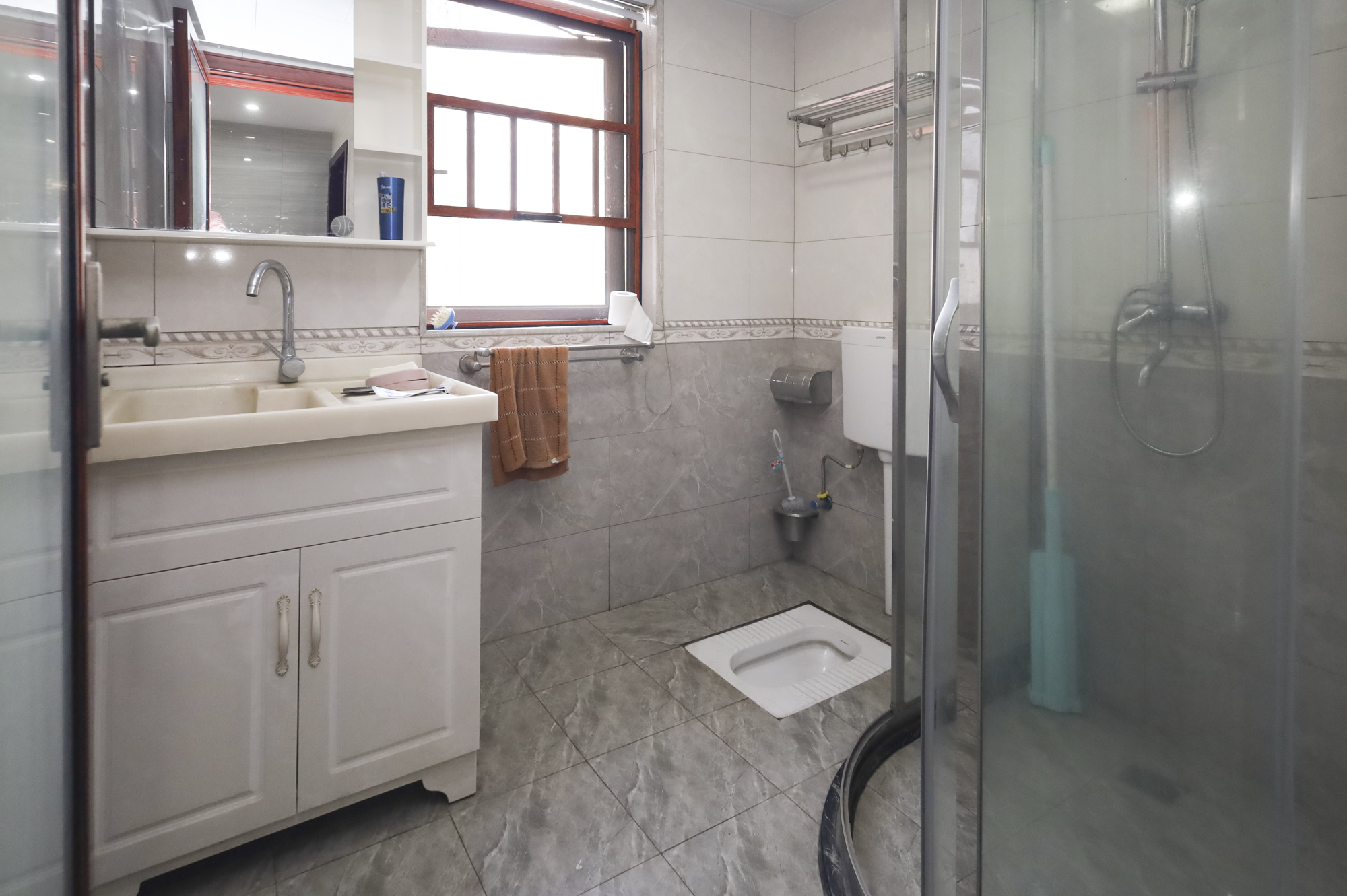 顺天御岭 4室1厅2卫 130.0万 顺天御岭 4室1厅2卫 130.0万卫生间