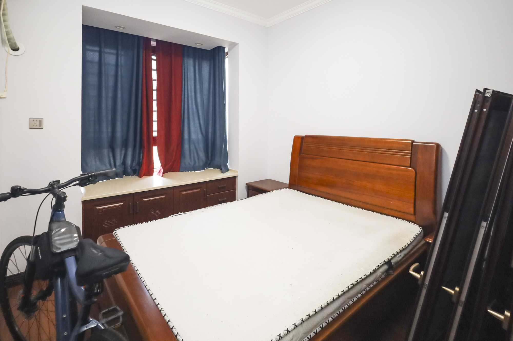 顺天御岭 4室1厅2卫 130.0万 顺天御岭 4室1厅2卫 130.0万卧室