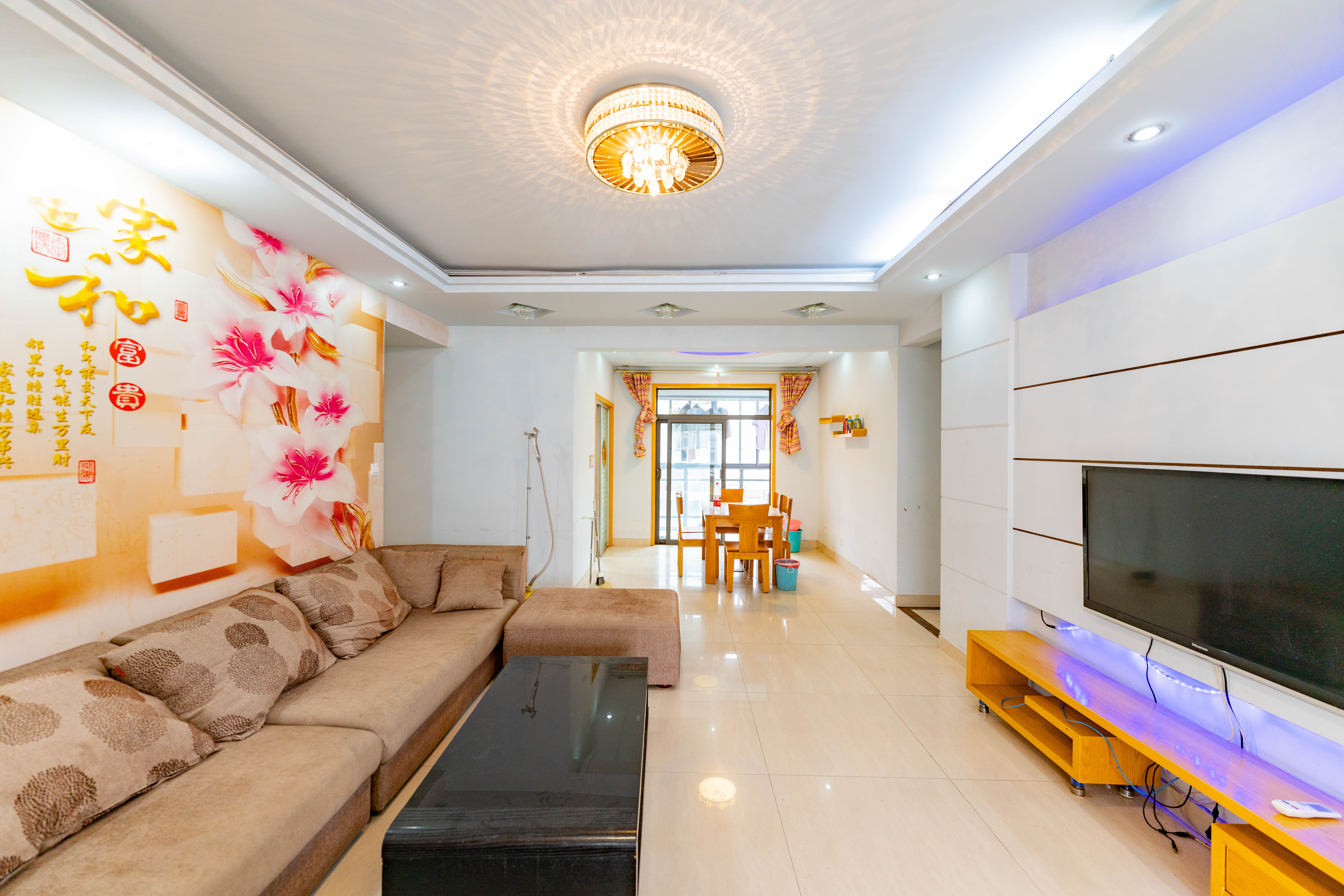 奥林匹克花园 3室2厅2卫 130.0万 奥林匹克花园 3室2厅2卫 130.0万客厅