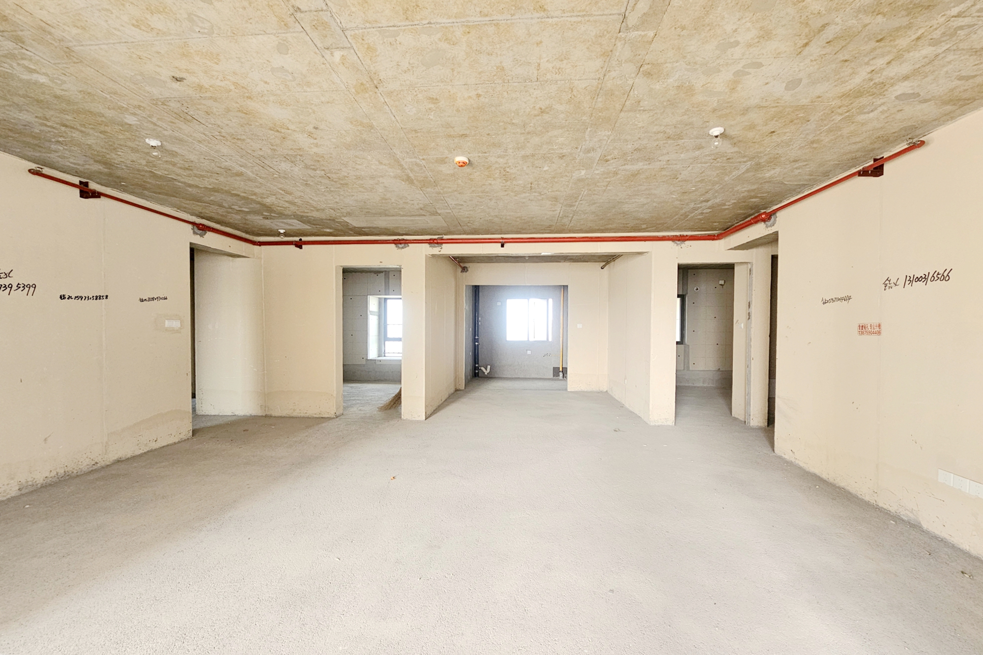 阳光城尚东湾嘉林苑 4室2厅2卫 136.0万 阳光城尚东湾嘉林苑 4室2厅2卫 136.0万客厅