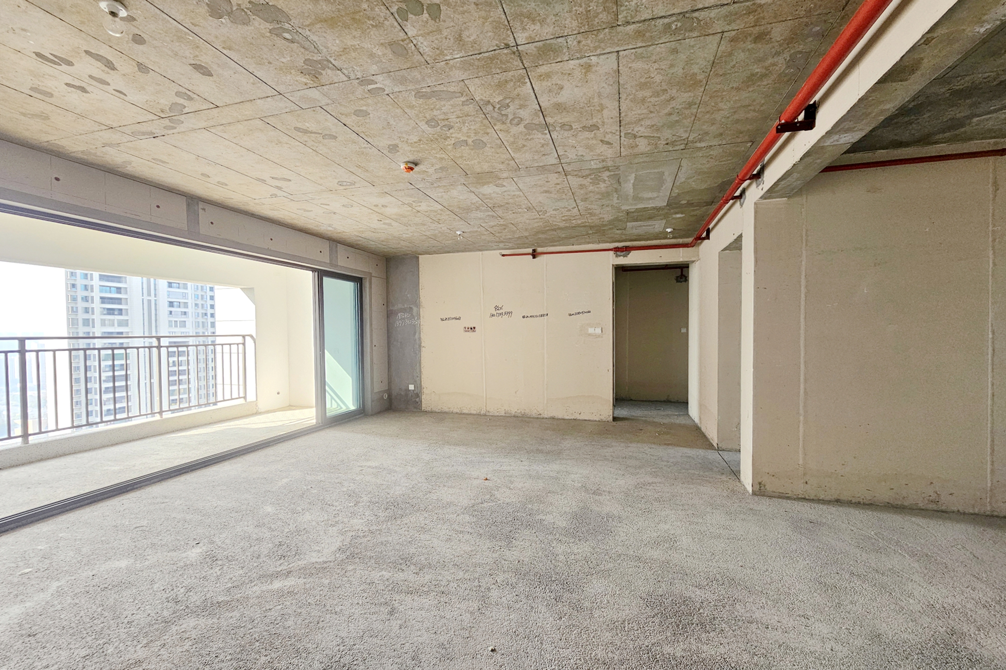 阳光城尚东湾嘉林苑 4室2厅2卫 136.0万 阳光城尚东湾嘉林苑 4室2厅2卫 136.0万客厅