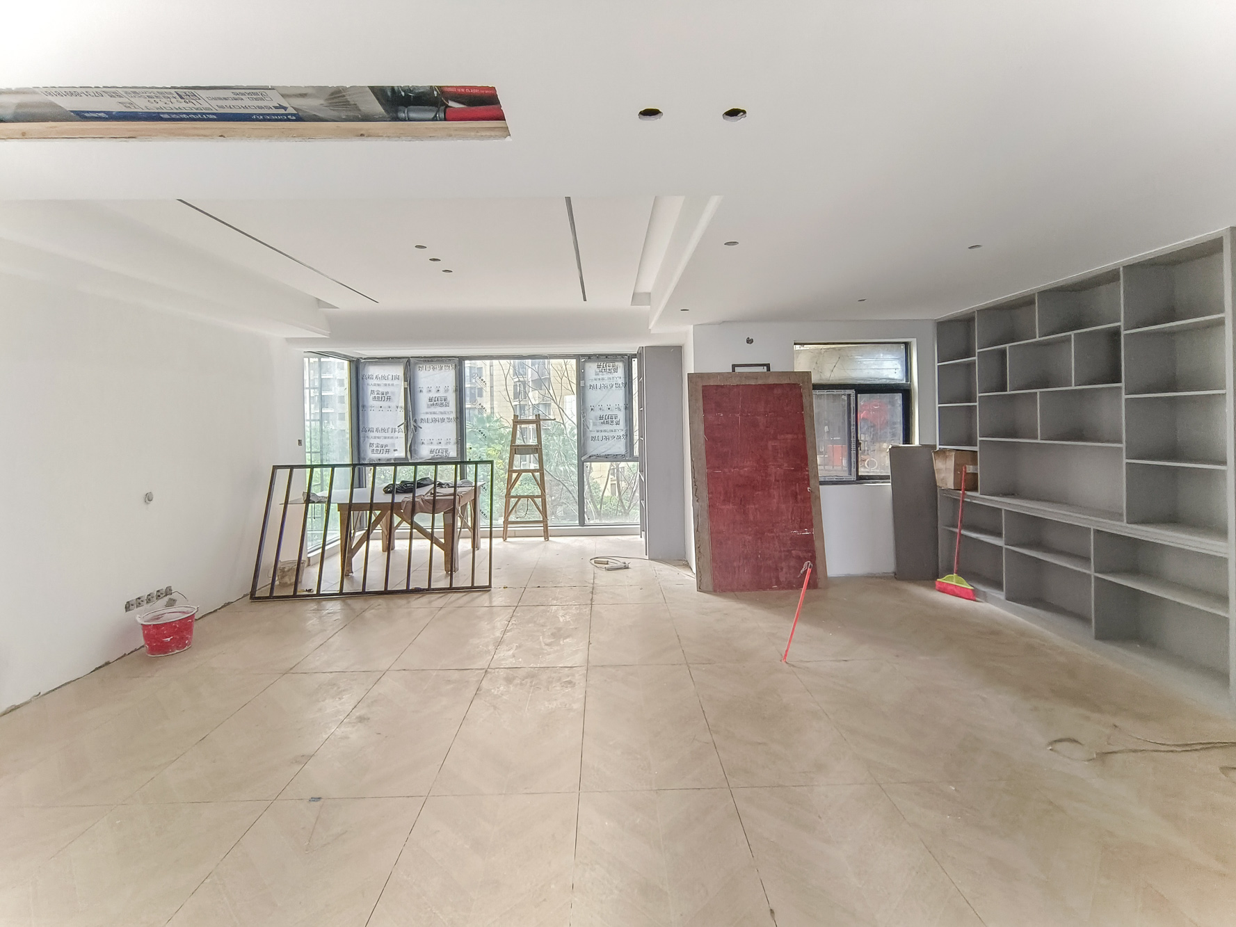 保利香槟国际 5室2厅2卫 125.00万 保利香槟国际 5室2厅2卫 125.00万客厅